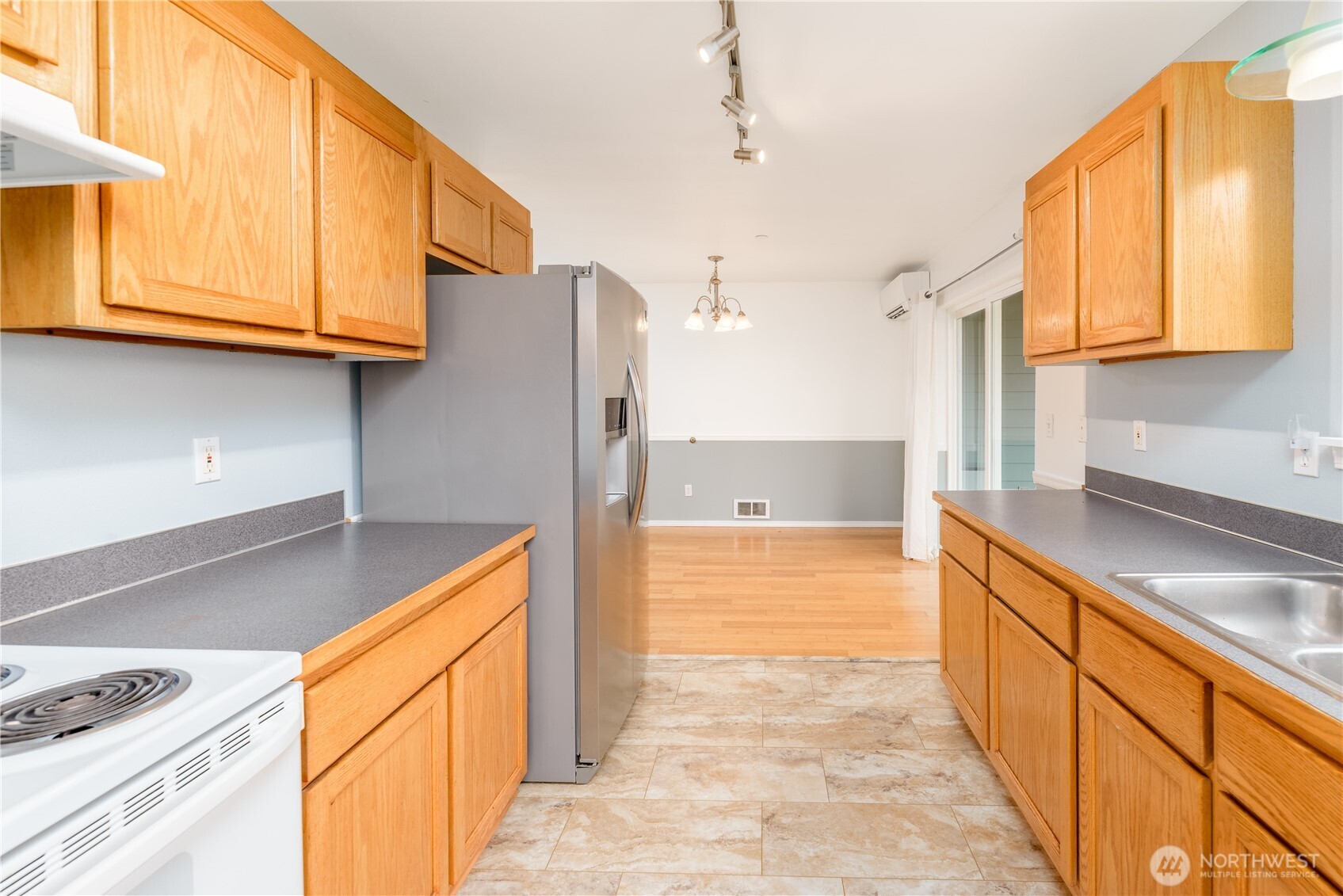 2419 Arbutus Ln Property Photo 10