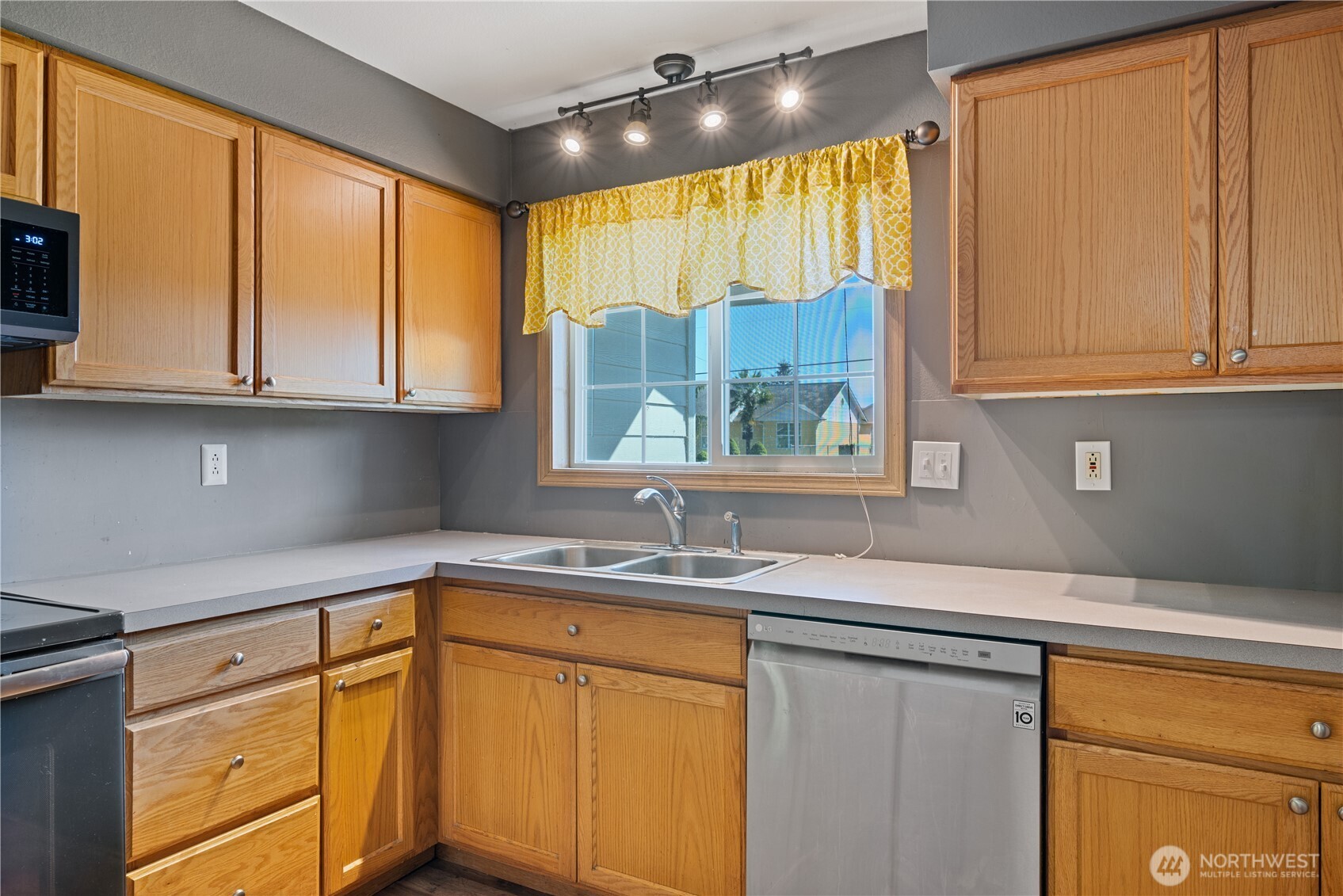 1425 33rd Avenue Property Photo 10