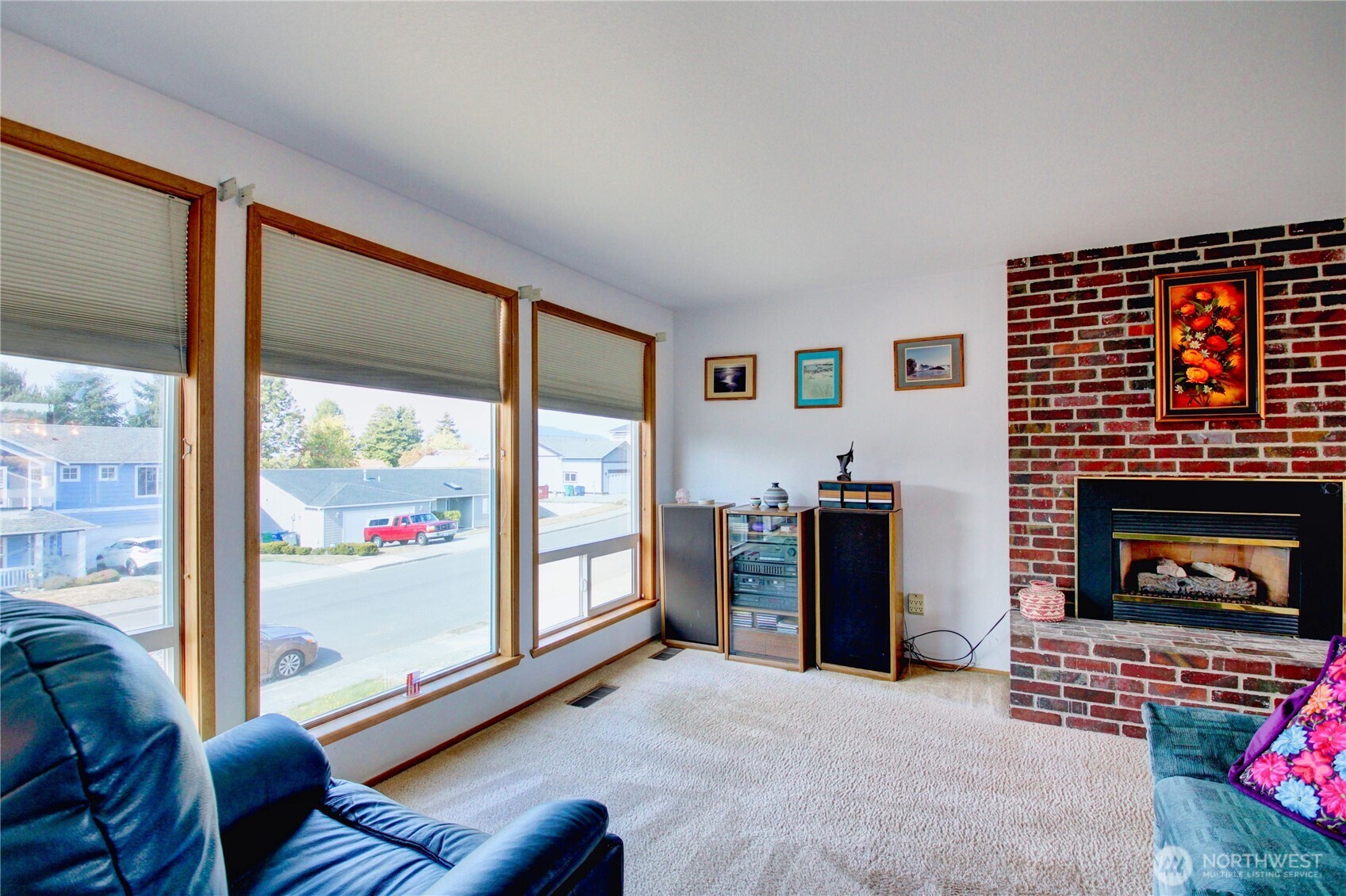 4417 Glasgow Way Property Photo 3