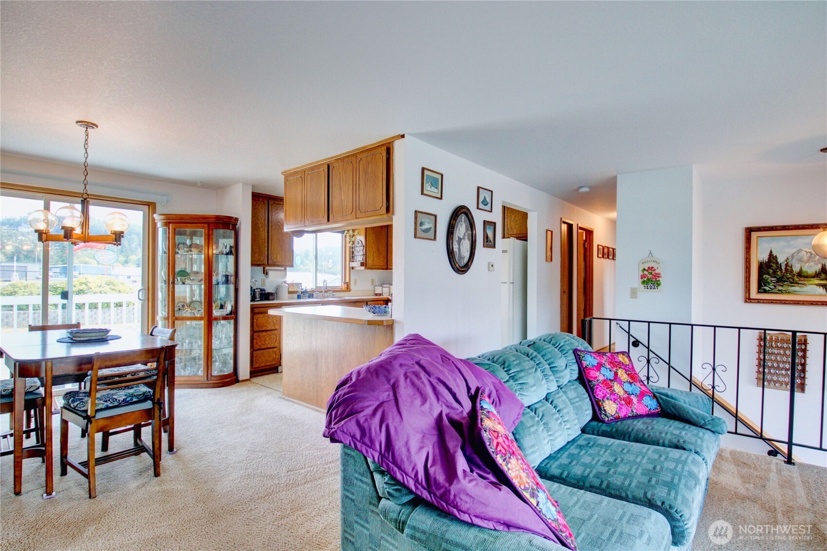 4417 Glasgow Way Property Photo 4