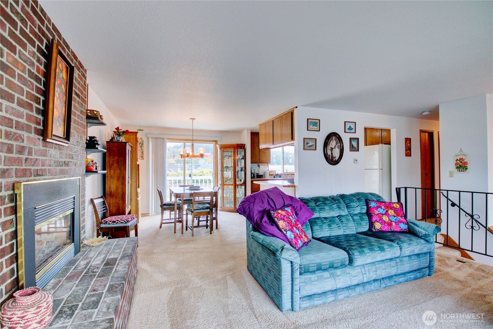 4417 Glasgow Way Property Photo 7