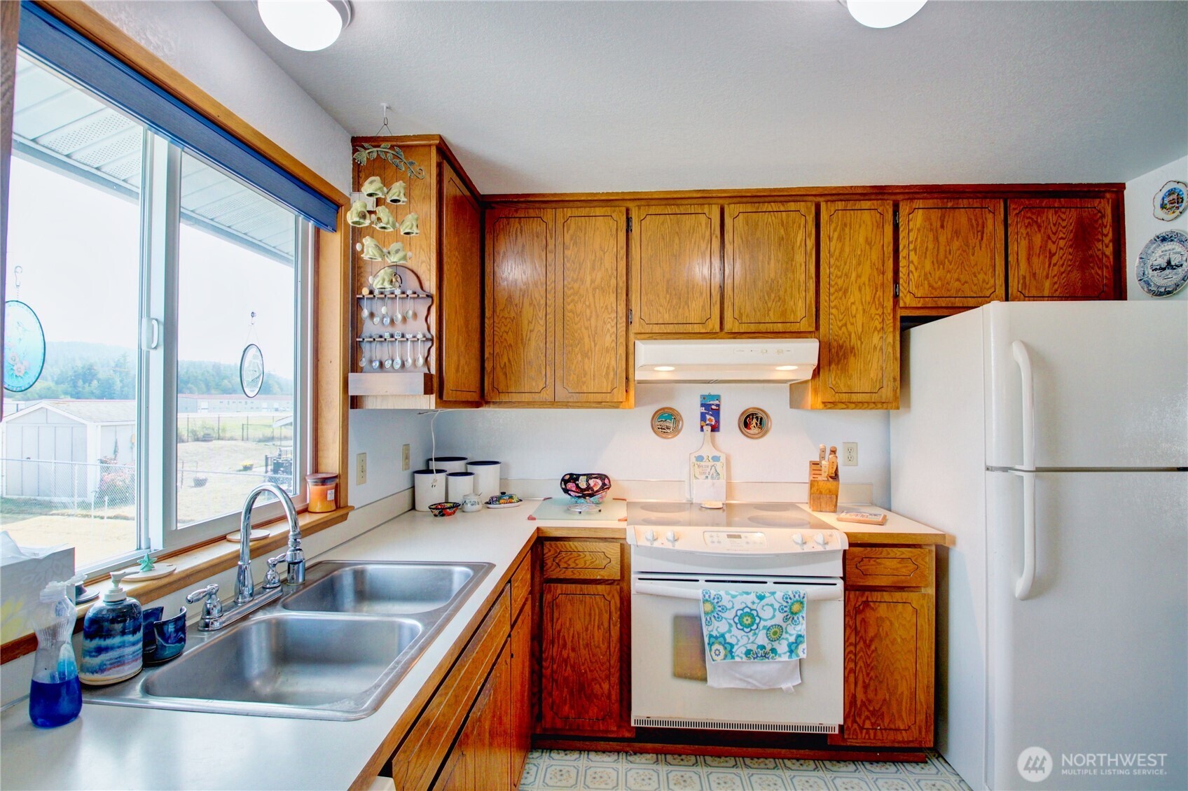 4417 Glasgow Way Property Photo 11
