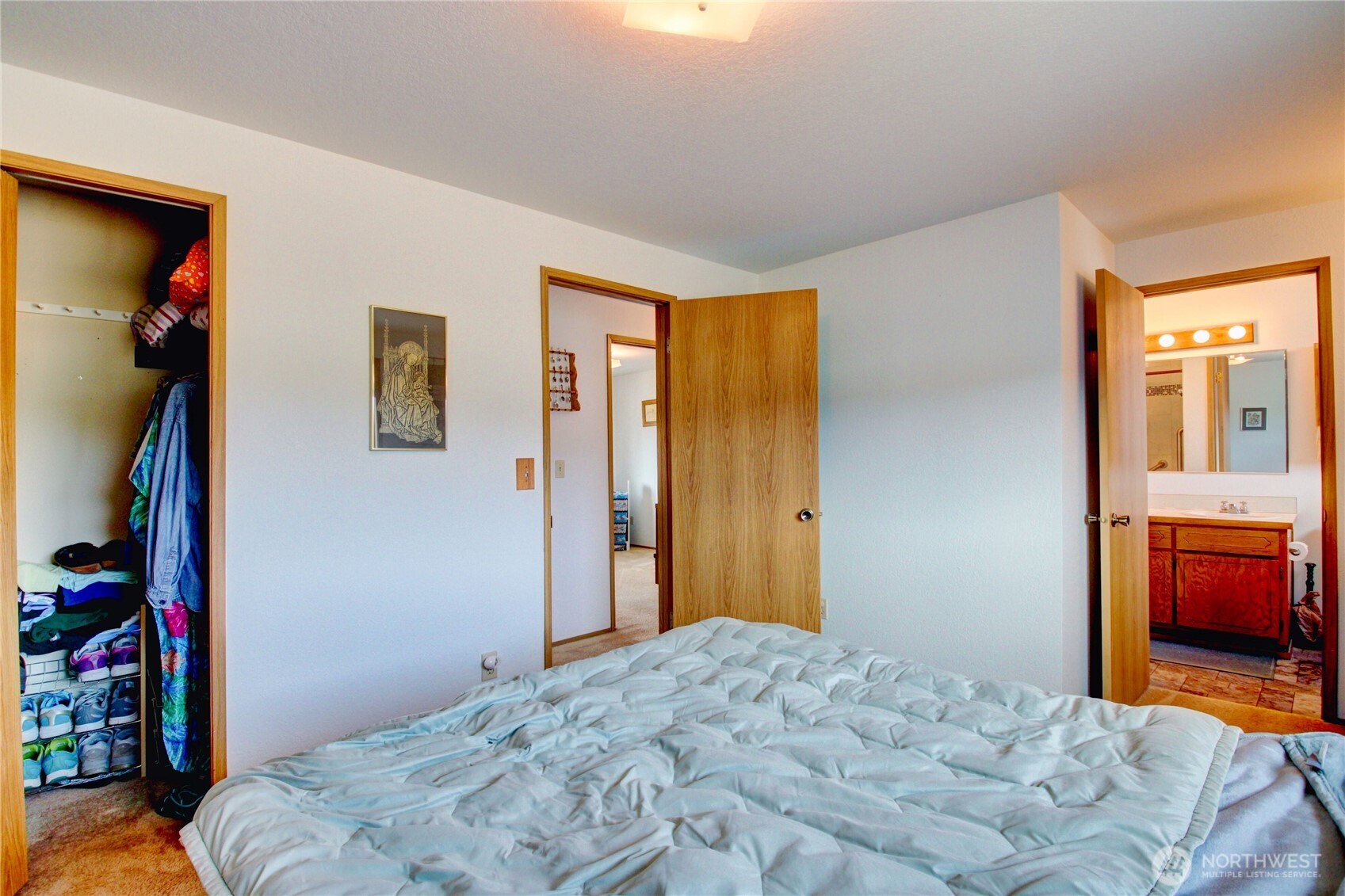 4417 Glasgow Way Property Photo 14