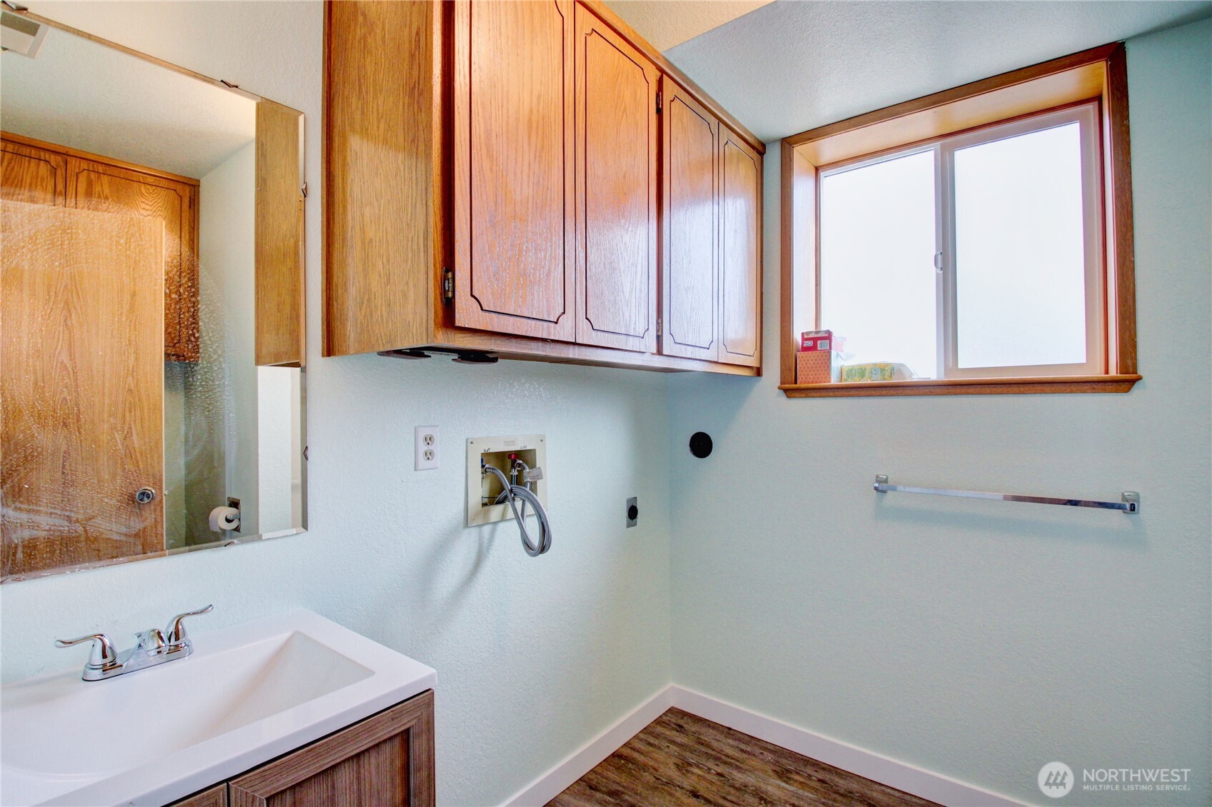 4417 Glasgow Way Property Photo 24