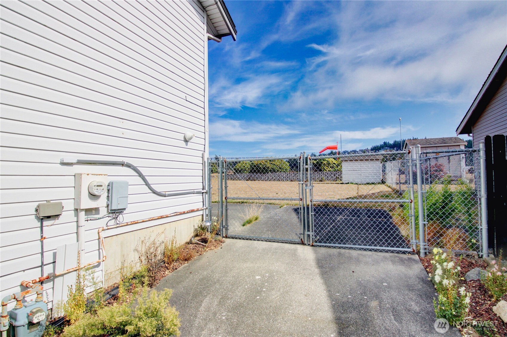 4417 Glasgow Way Property Photo 28