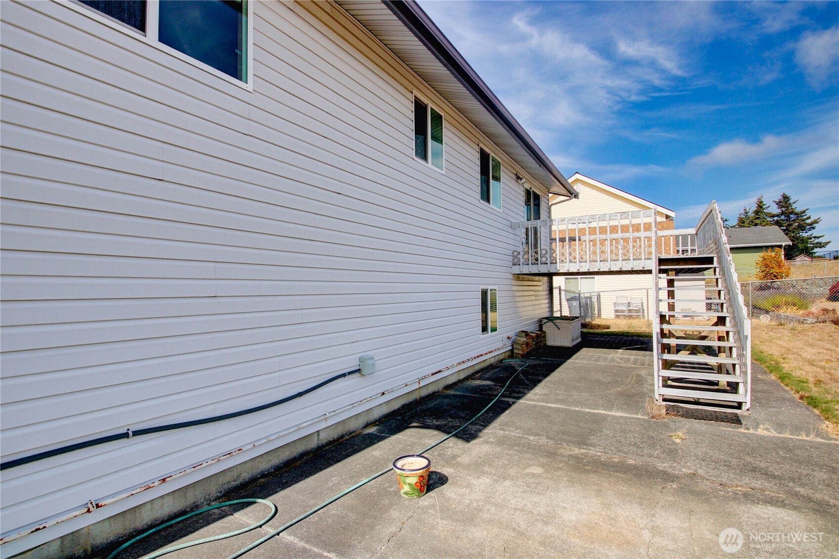 4417 Glasgow Way Property Photo 33