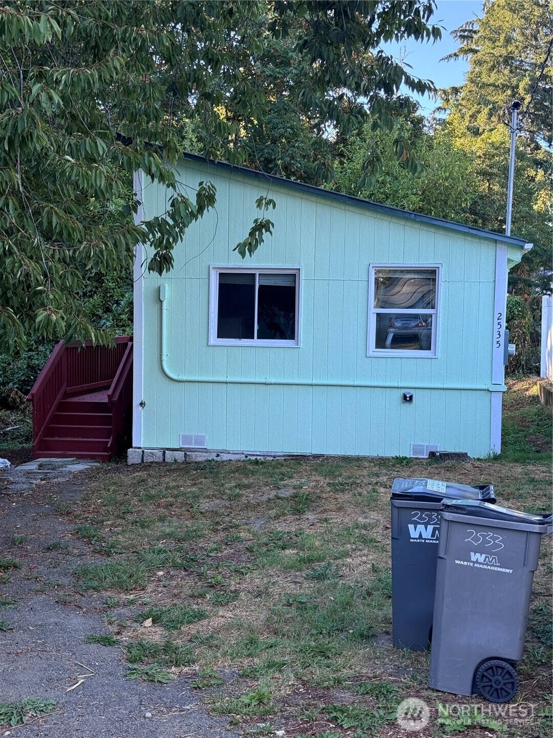 2533 E 3rd Street Property Photo 5