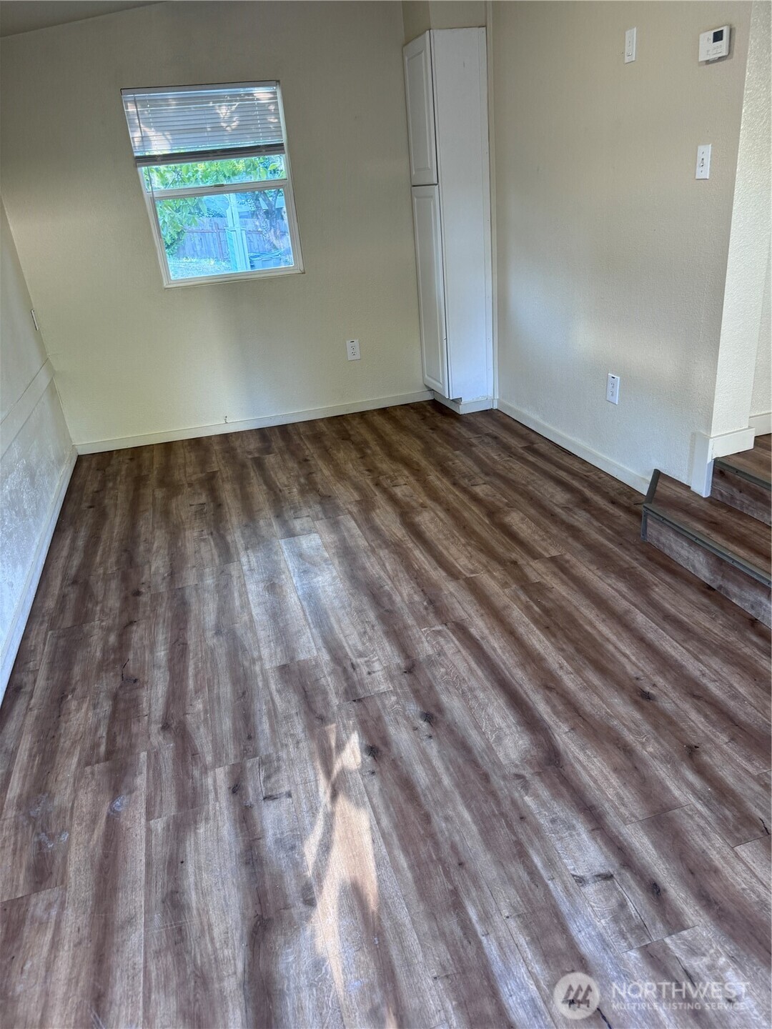 2533 E 3rd Street Property Photo 6