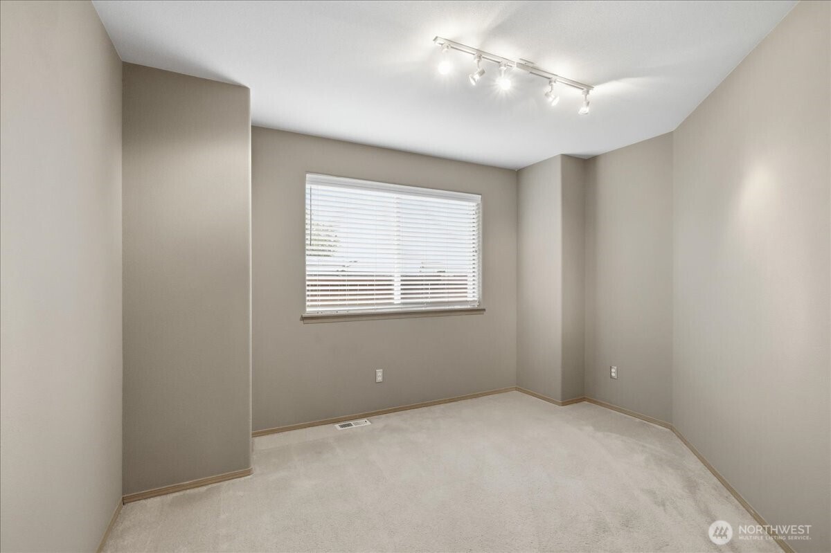 10923 185th Avenue Property Photo 18