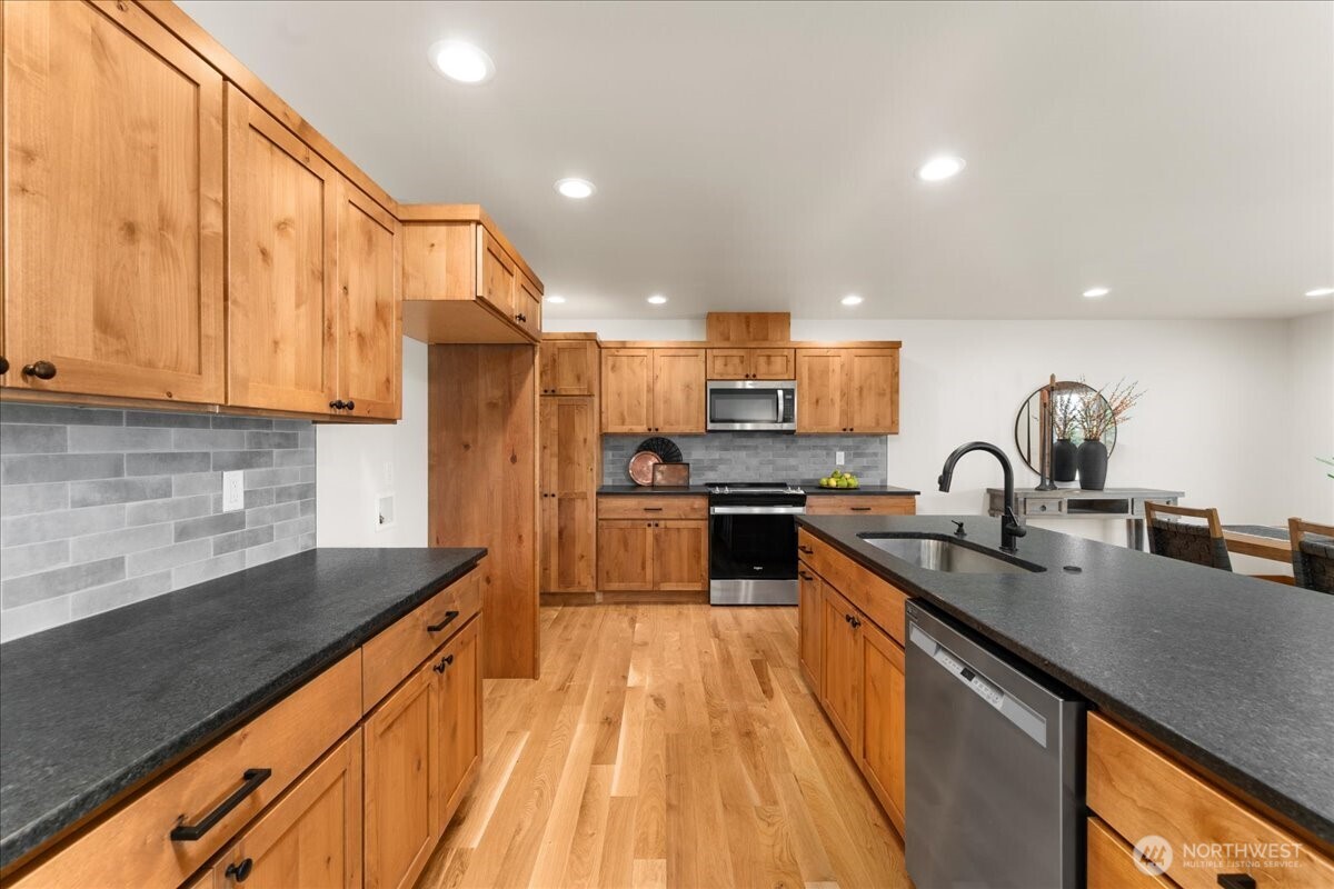 812 N Newport Loop Property Photo 11