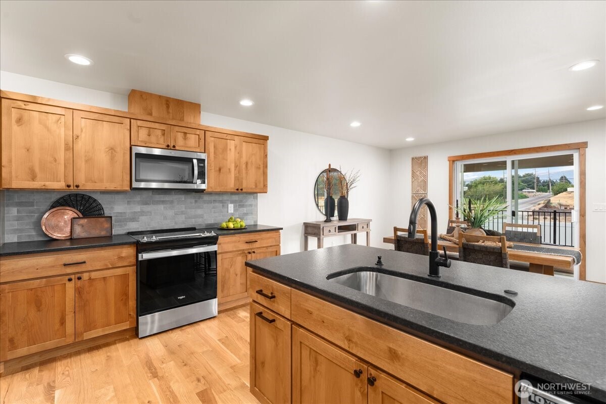 812 N Newport Loop Property Photo 12