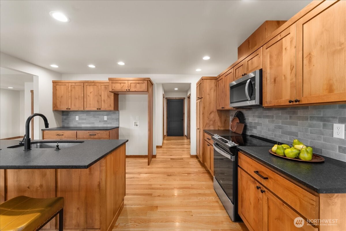 812 N Newport Loop Property Photo 13