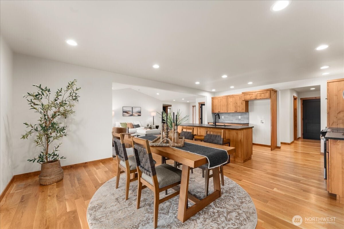 812 N Newport Loop Property Photo 14