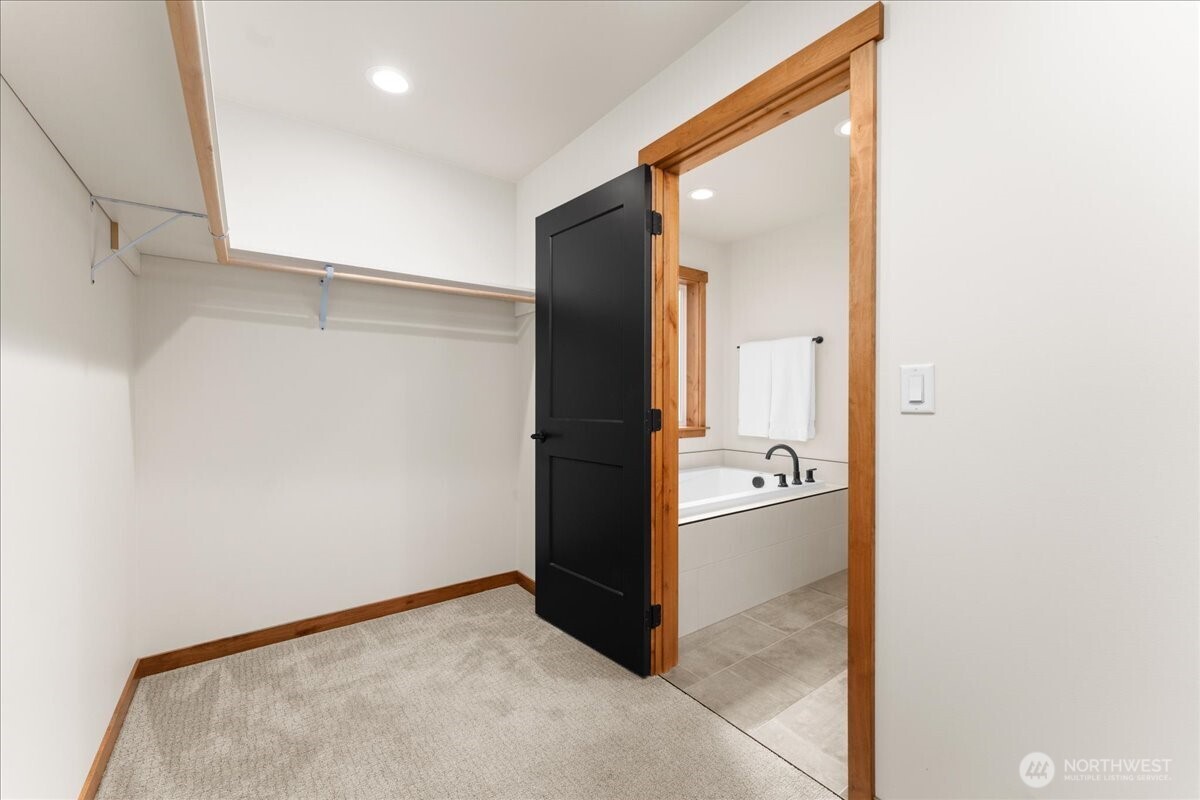 812 N Newport Loop Property Photo 24