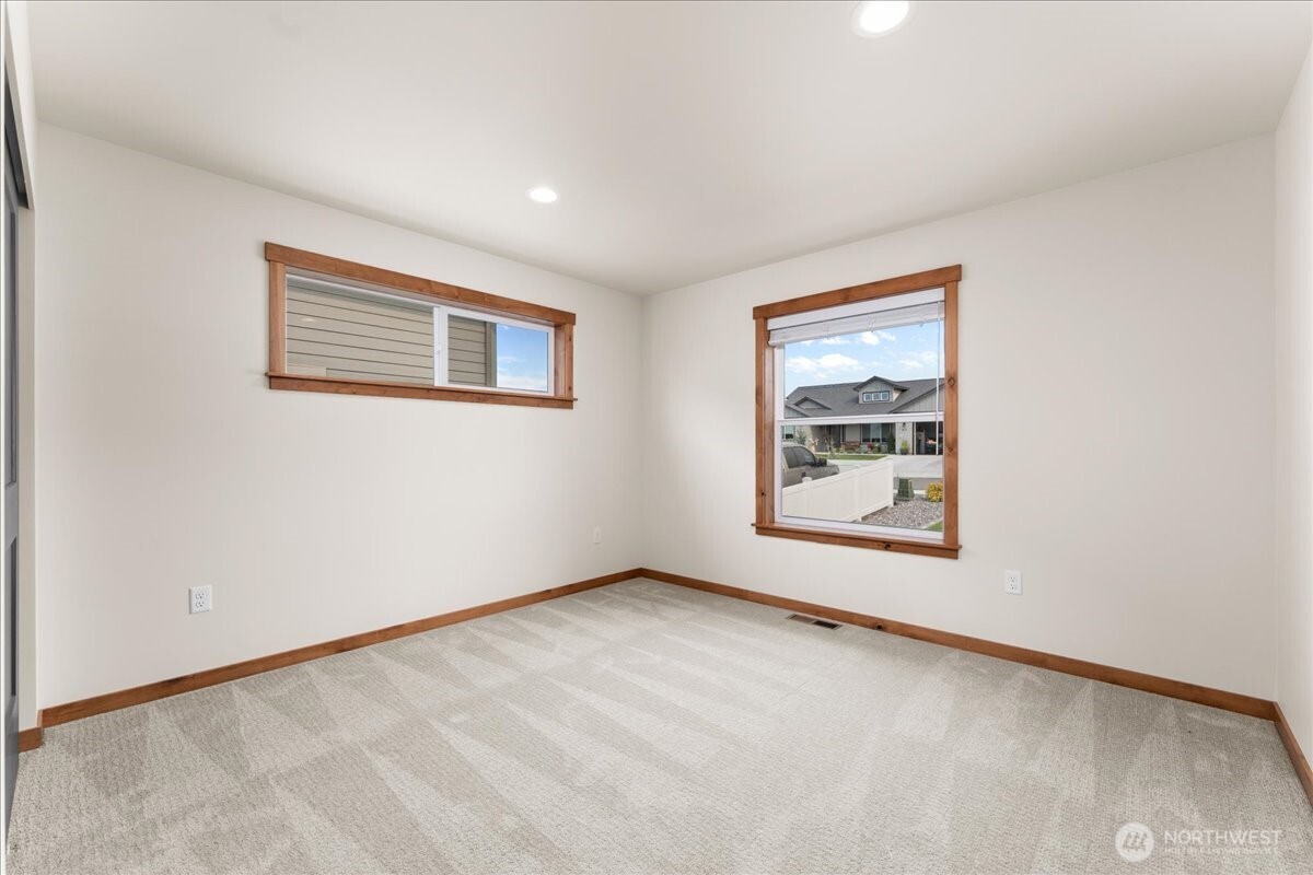 812 N Newport Loop Property Photo 25