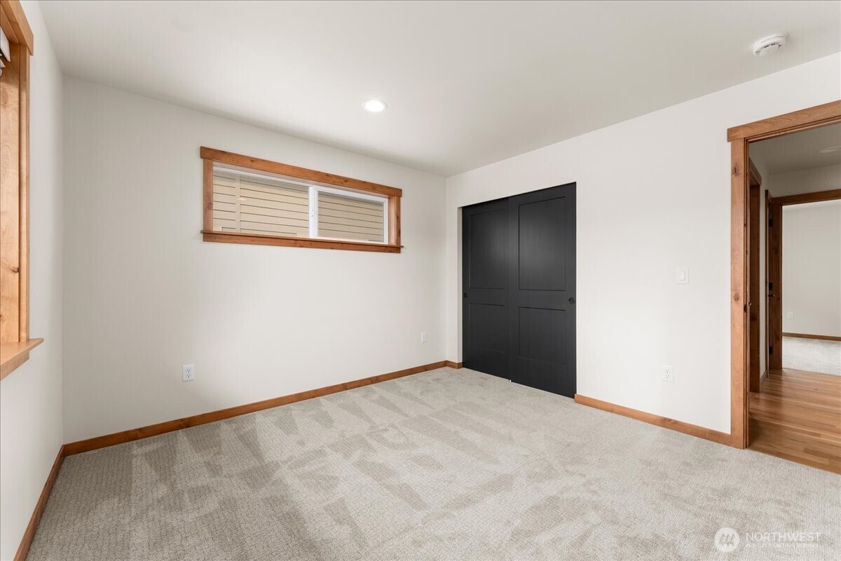 812 N Newport Loop Property Photo 28