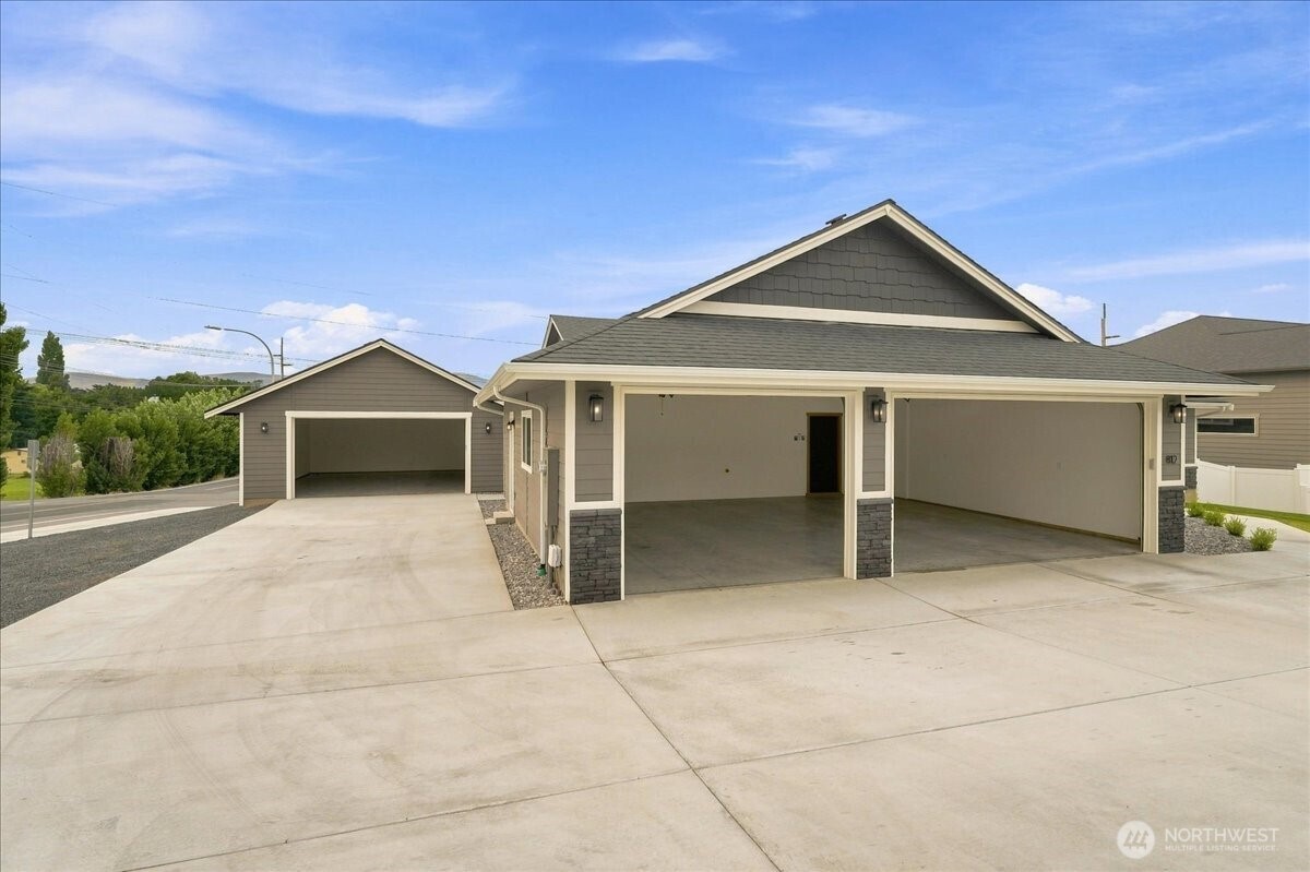 812 N Newport Loop Property Photo 33