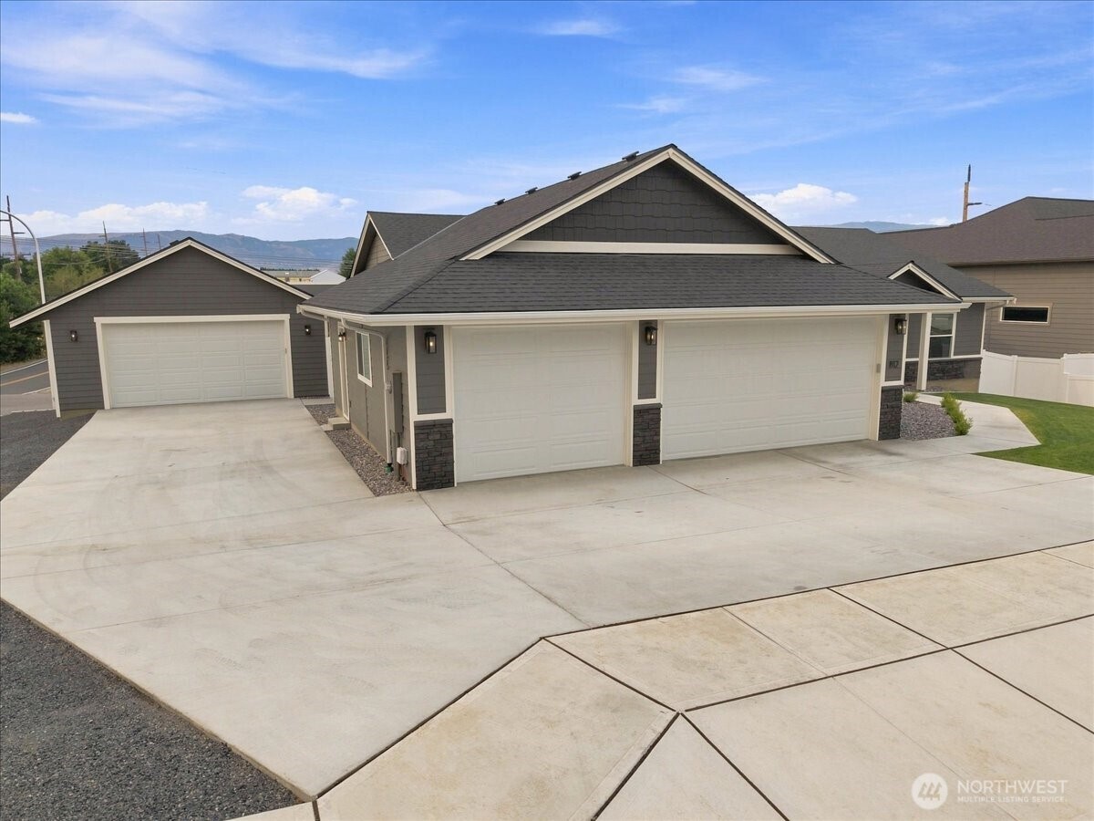 812 N Newport Loop Property Photo 34