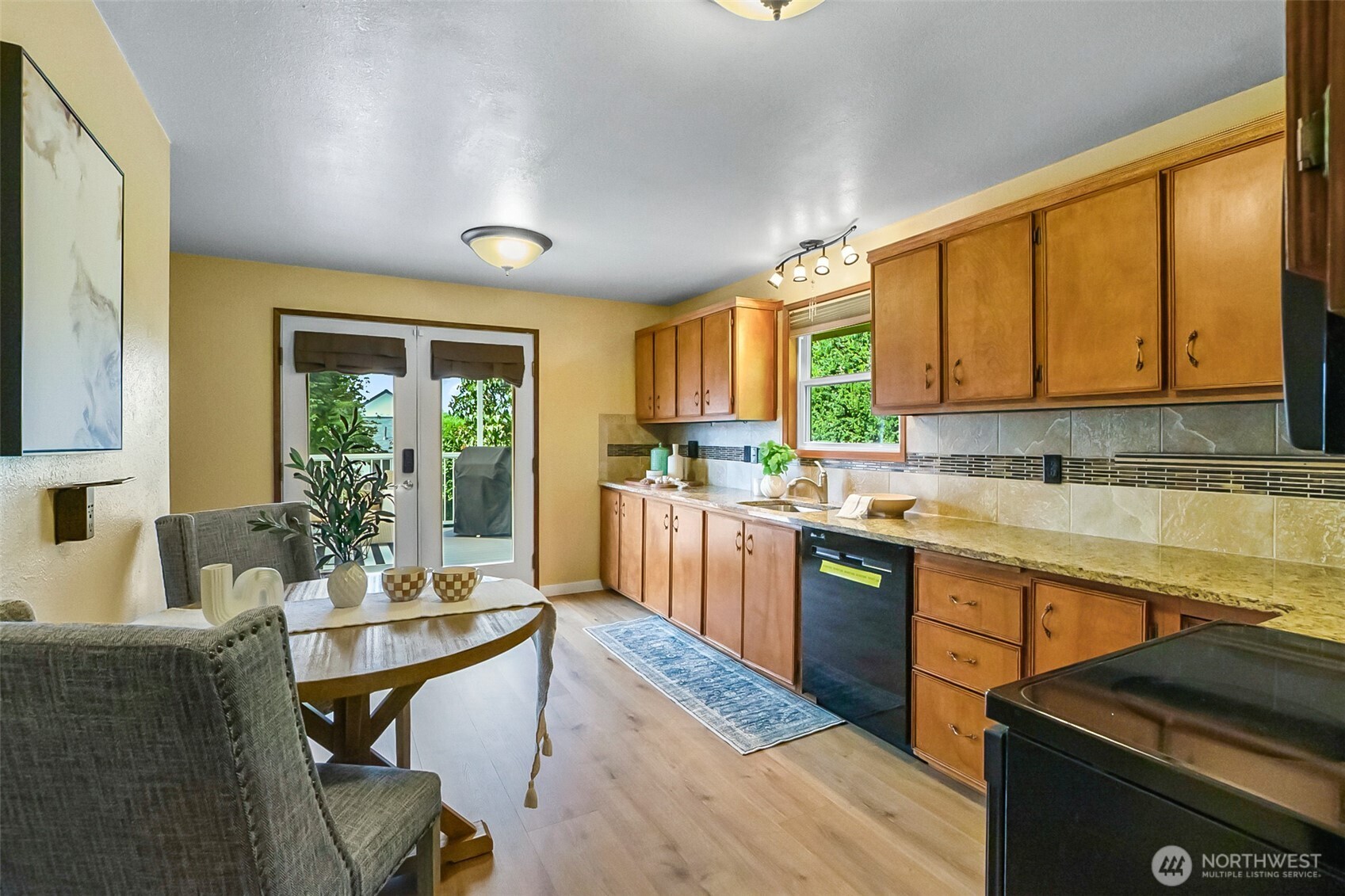 326 Avenue I Property Photo 8