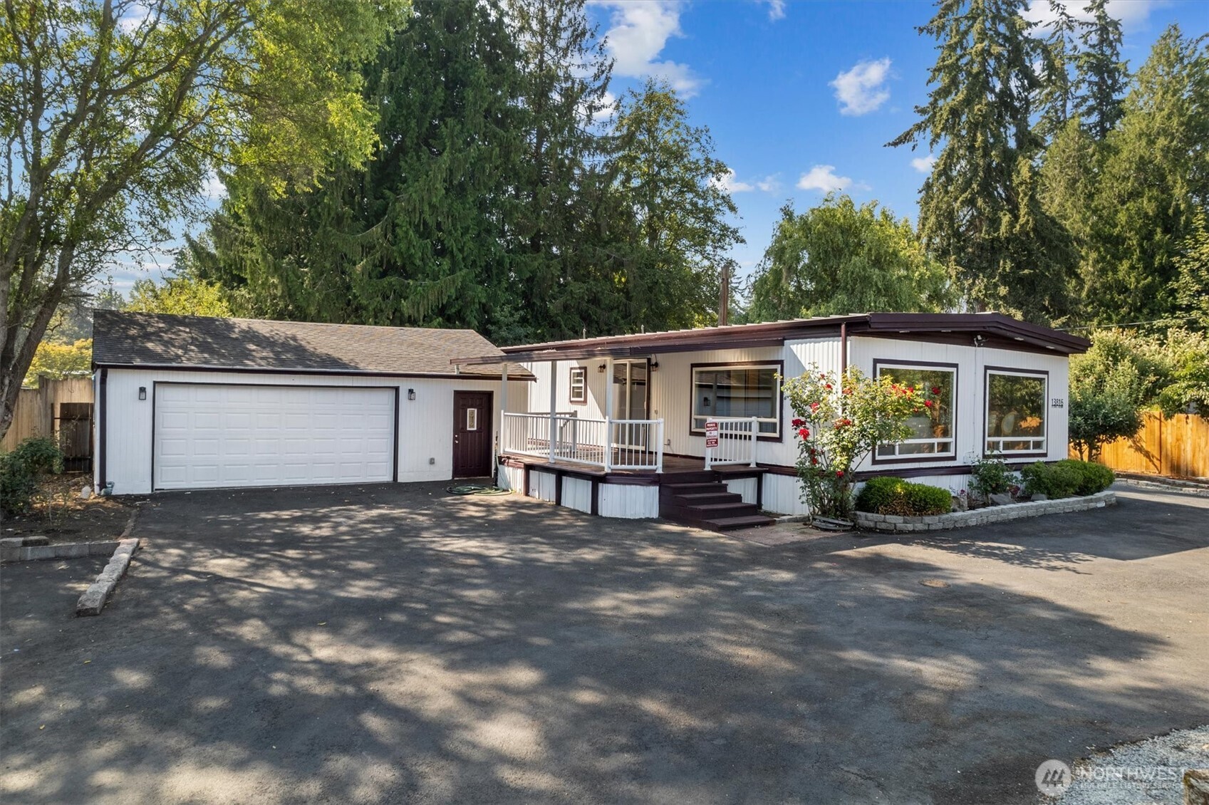 13816 51st Avenue Property Photo 4