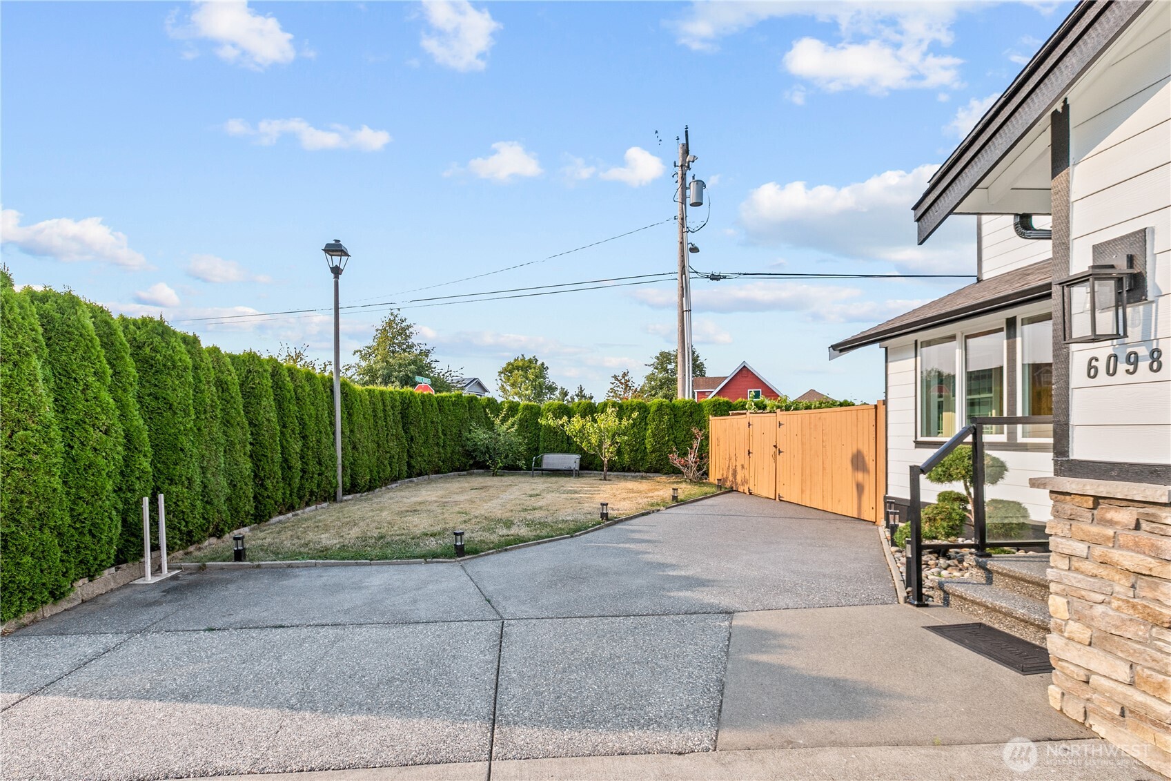 6098 Pacific Heights Drive Property Photo 4