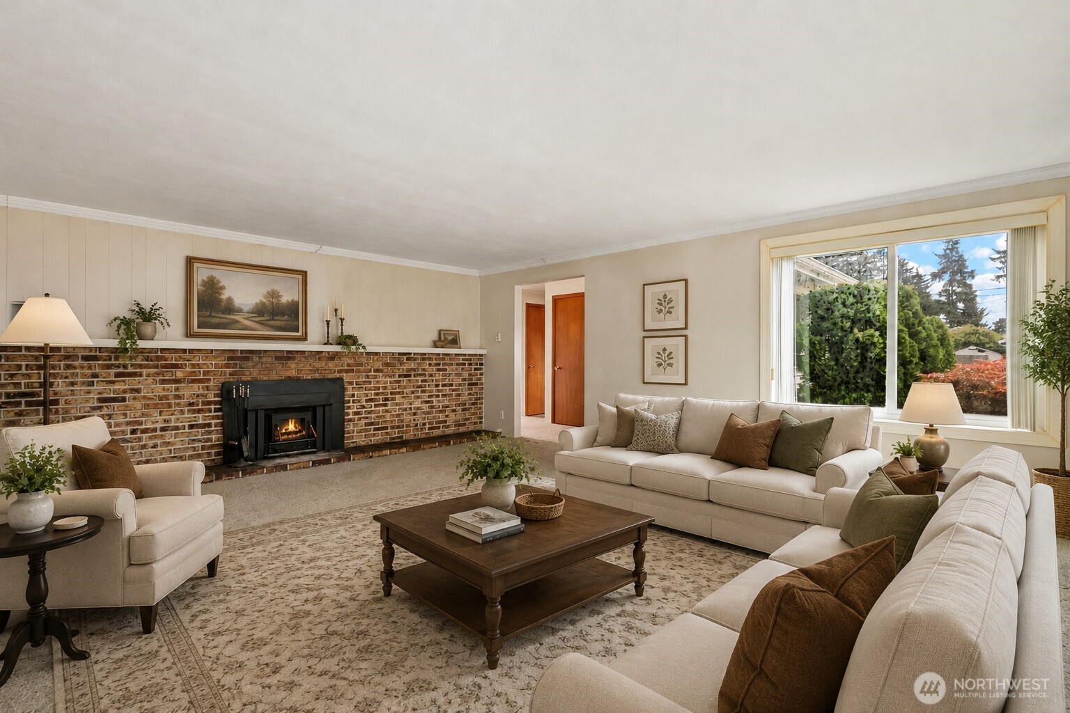 682 S Broadway Property Photo 3