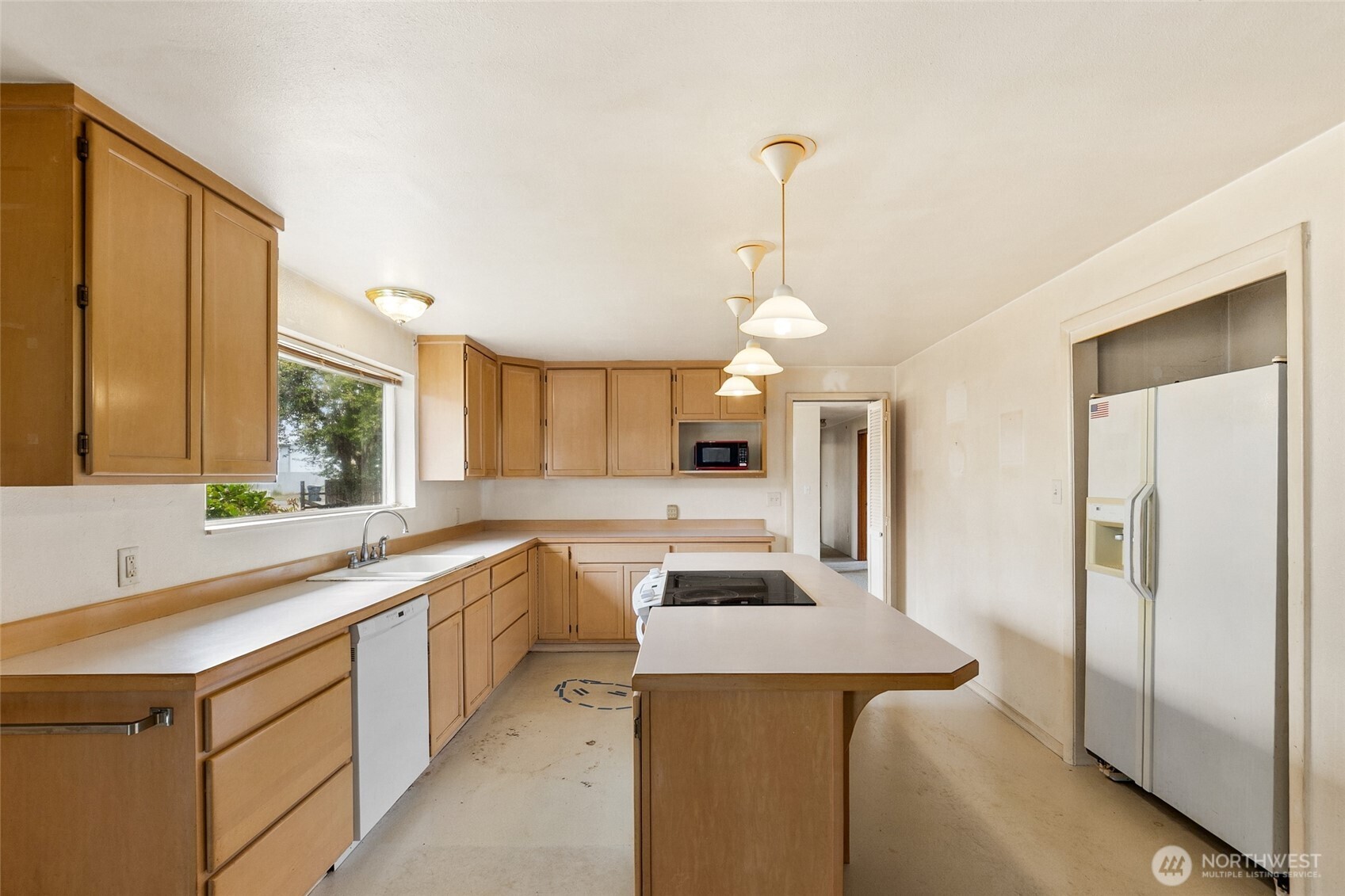 682 S Broadway Property Photo 8