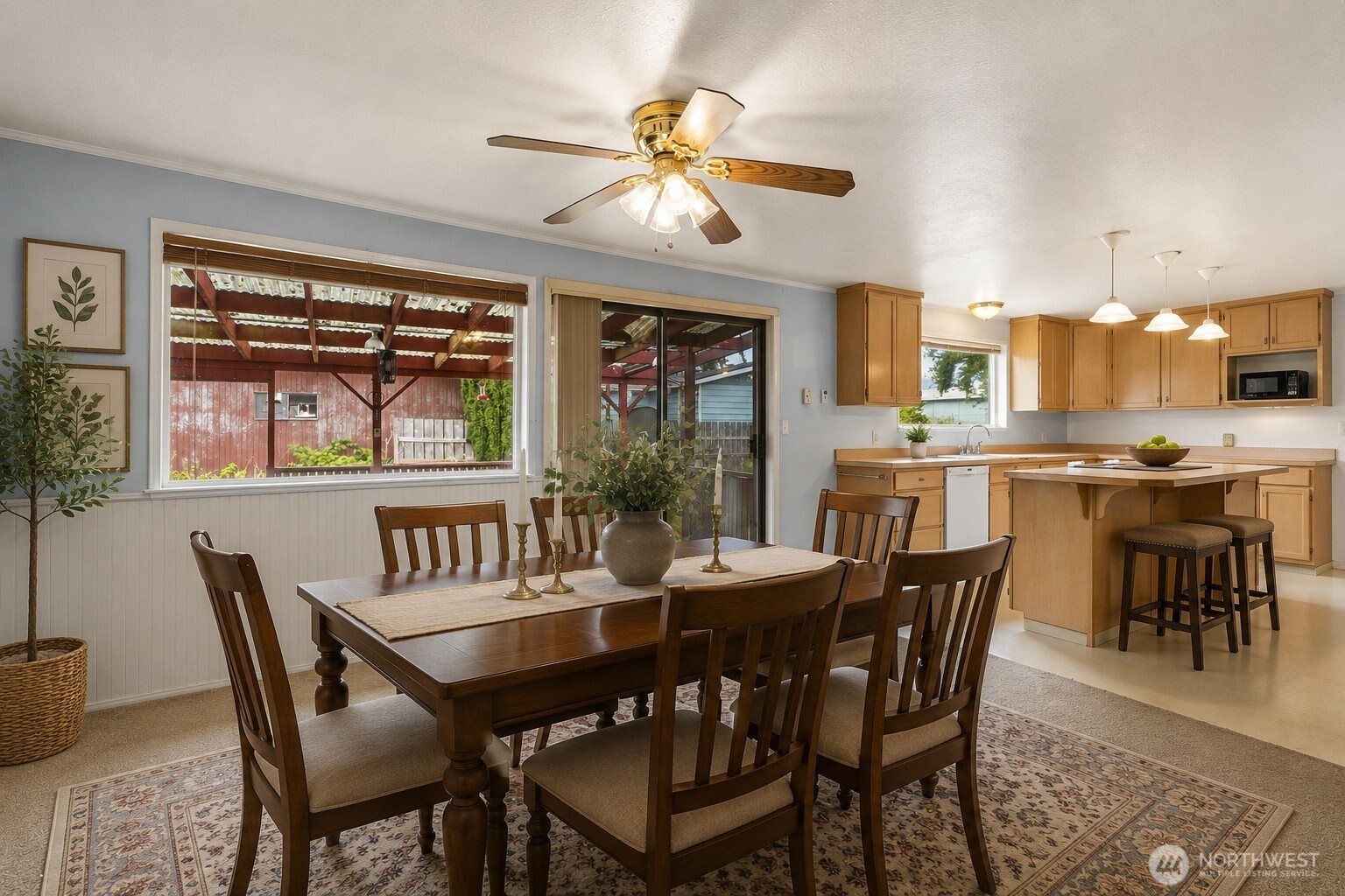 682 S Broadway Property Photo 10