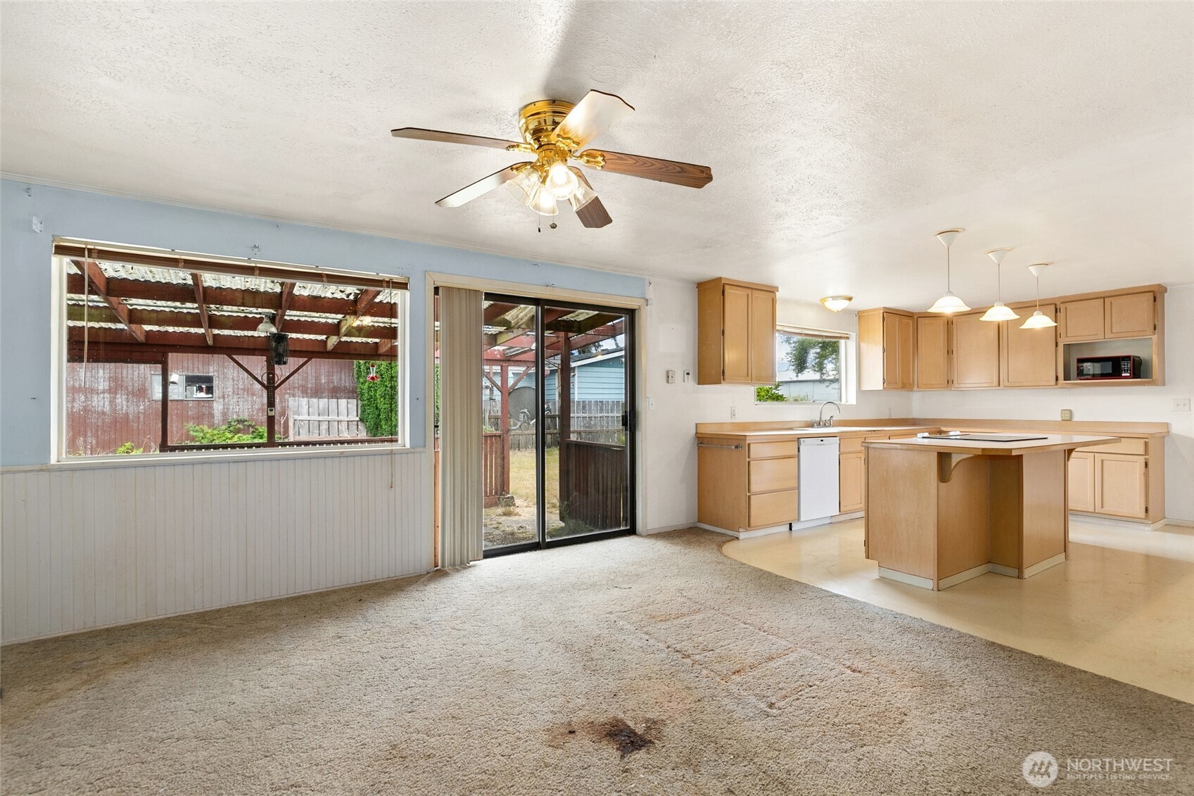 682 S Broadway Property Photo 11