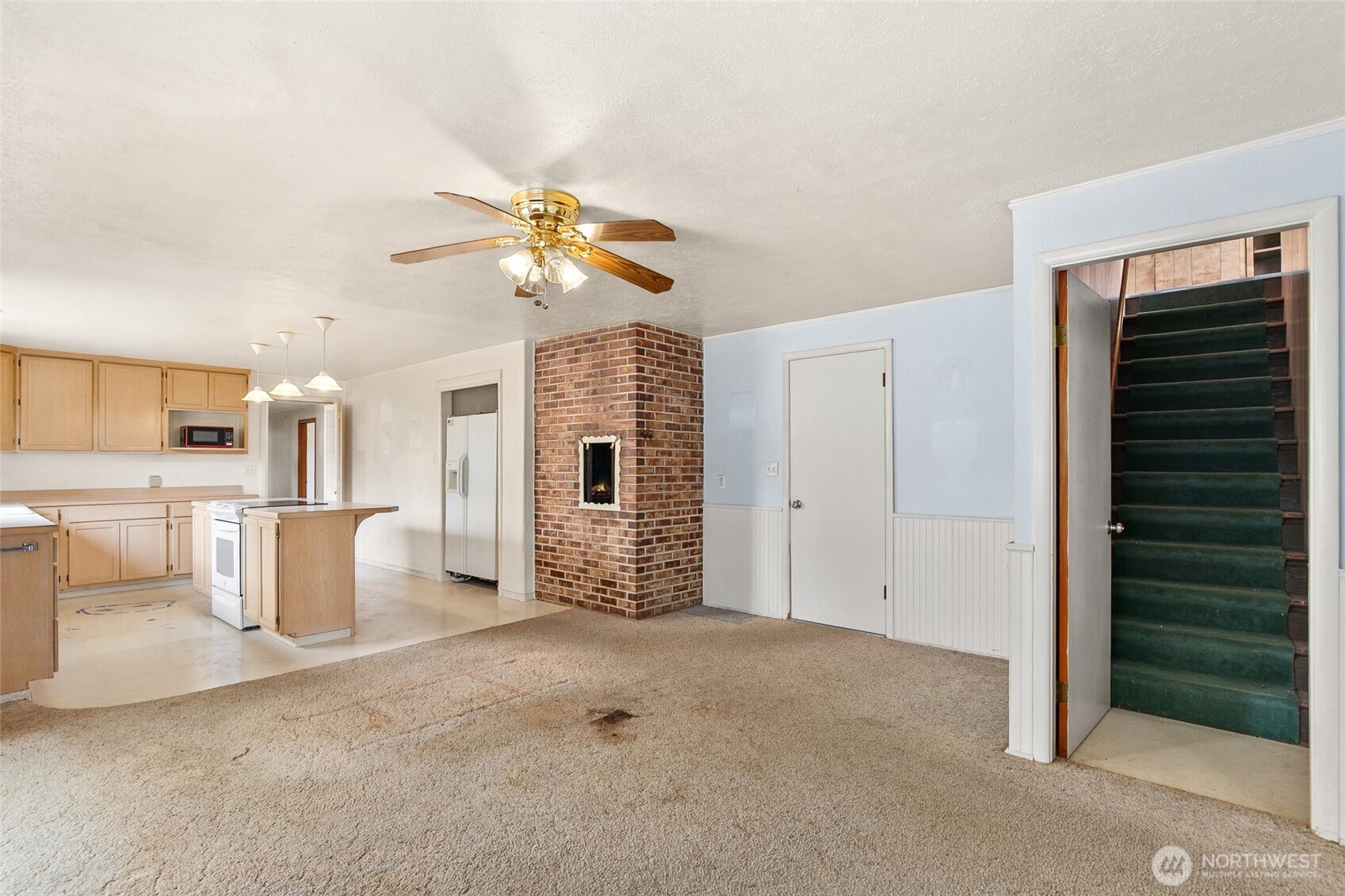 682 S Broadway Property Photo 12