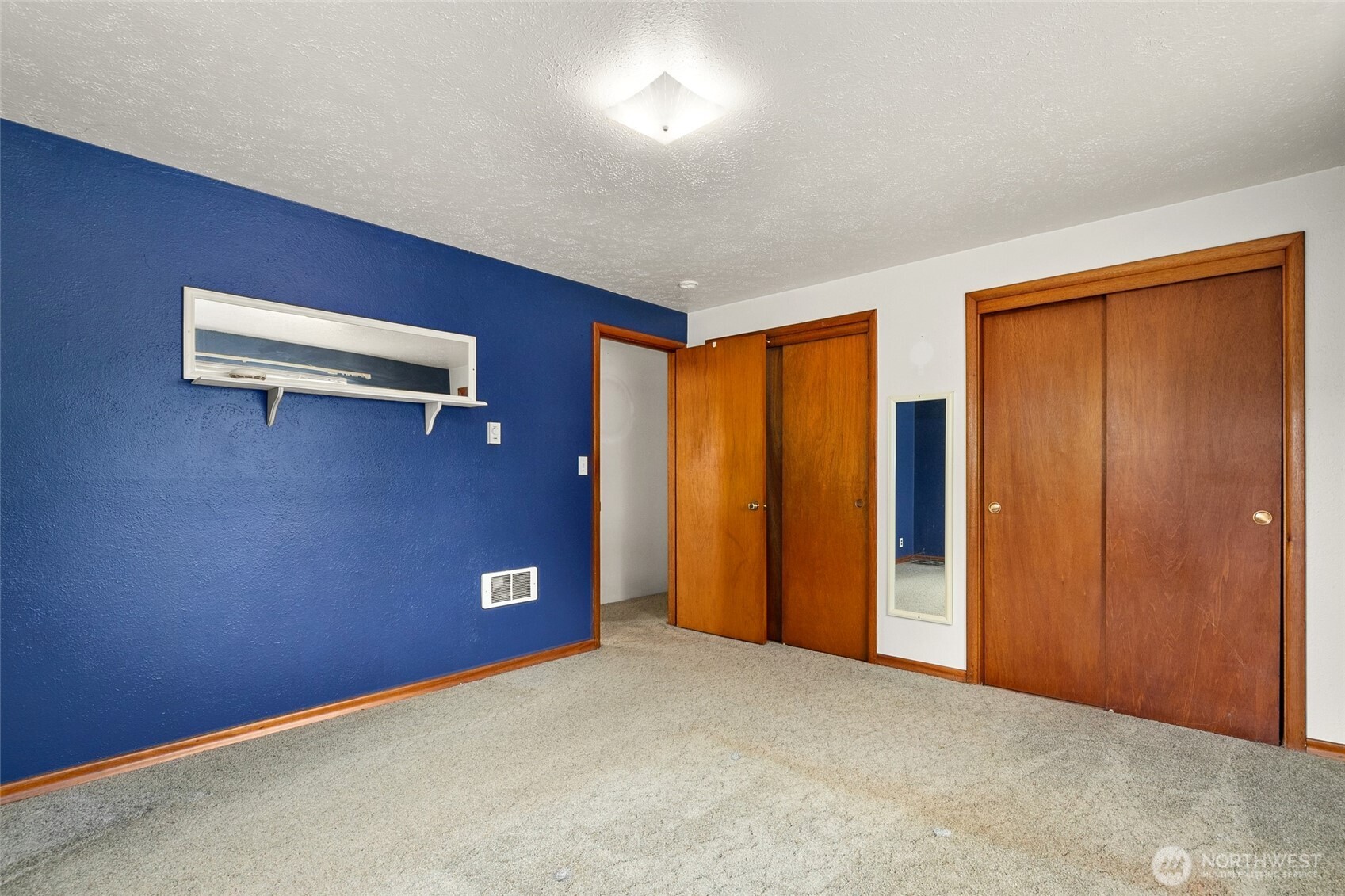 682 S Broadway Property Photo 15