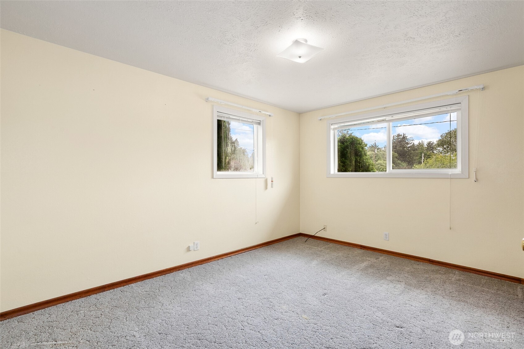 682 S Broadway Property Photo 16