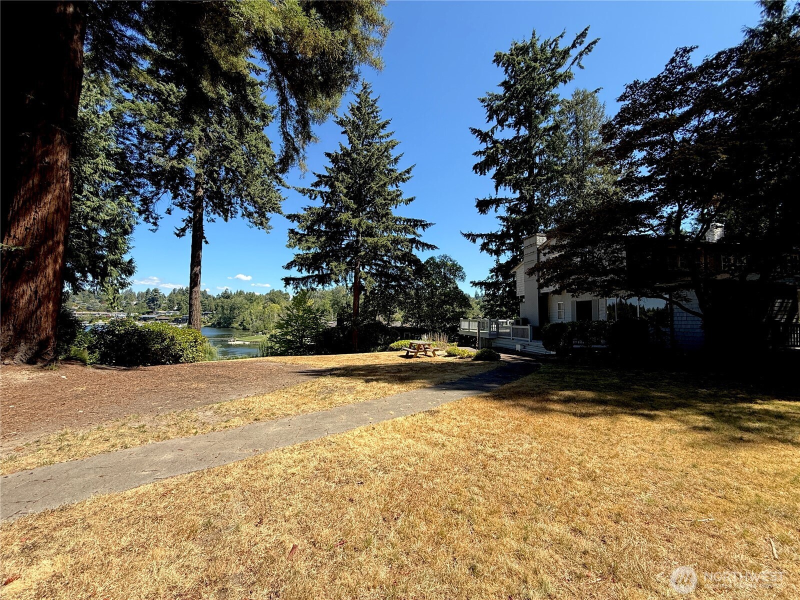 3216 Hunts Point Road Property Photo 9