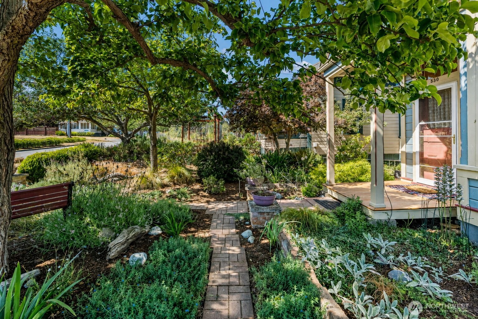 530 Adams Street Property Photo 4