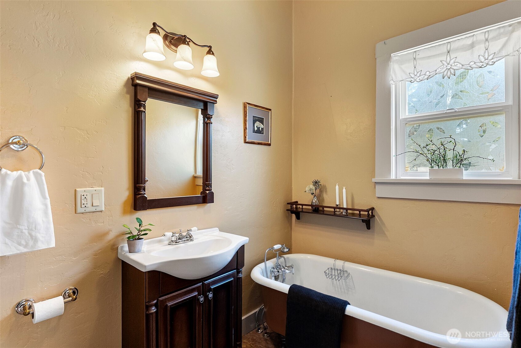 530 Adams Street Property Photo 9