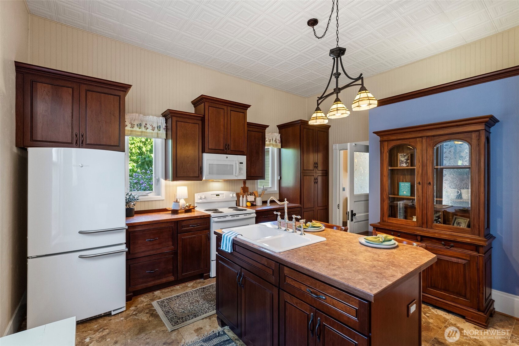 530 Adams Street Property Photo 13