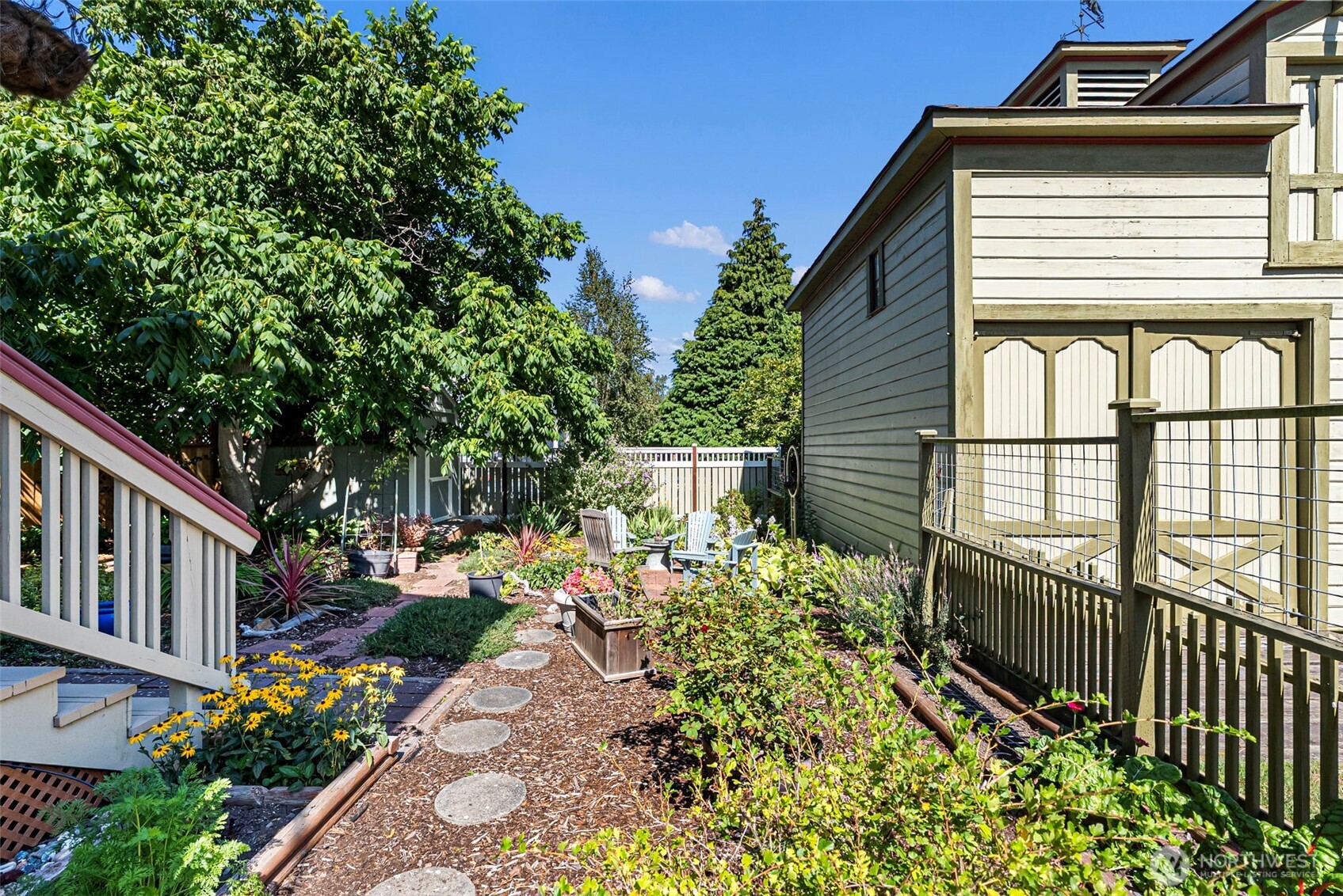 530 Adams Street Property Photo 32