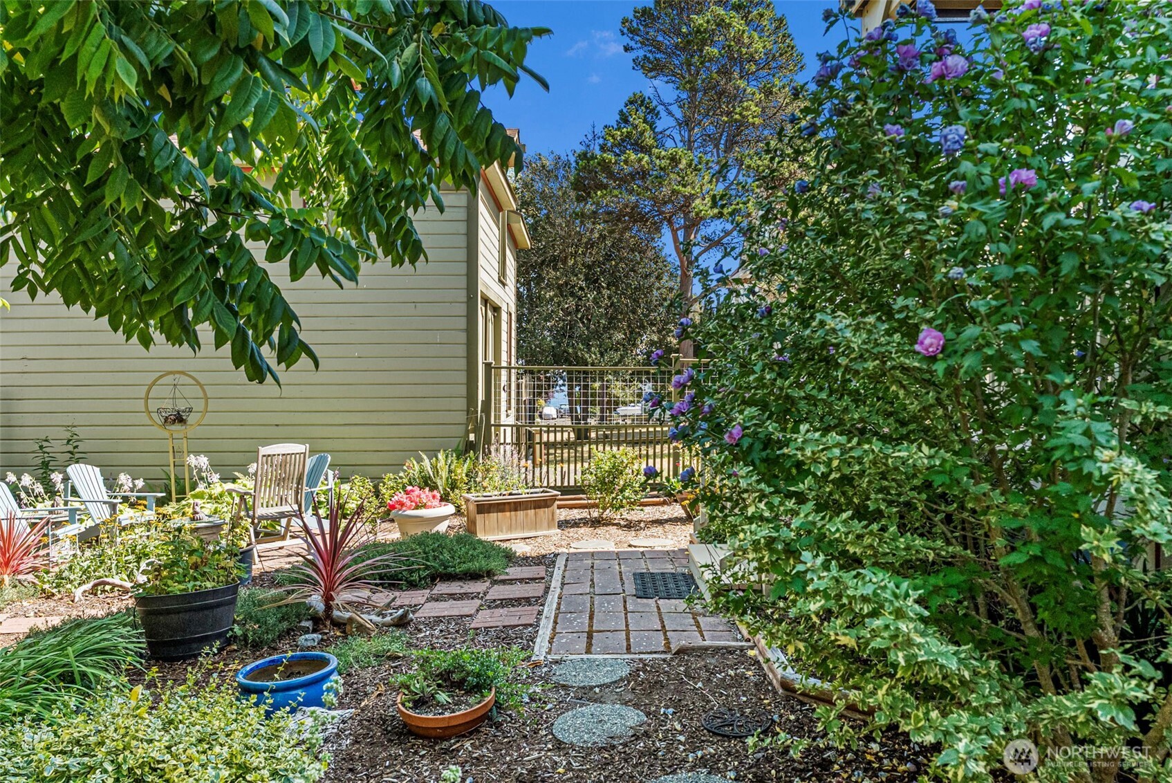 530 Adams Street Property Photo 33