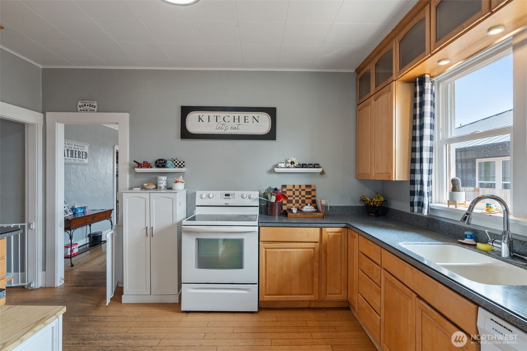 403 2nd Avenue Property Photo 9