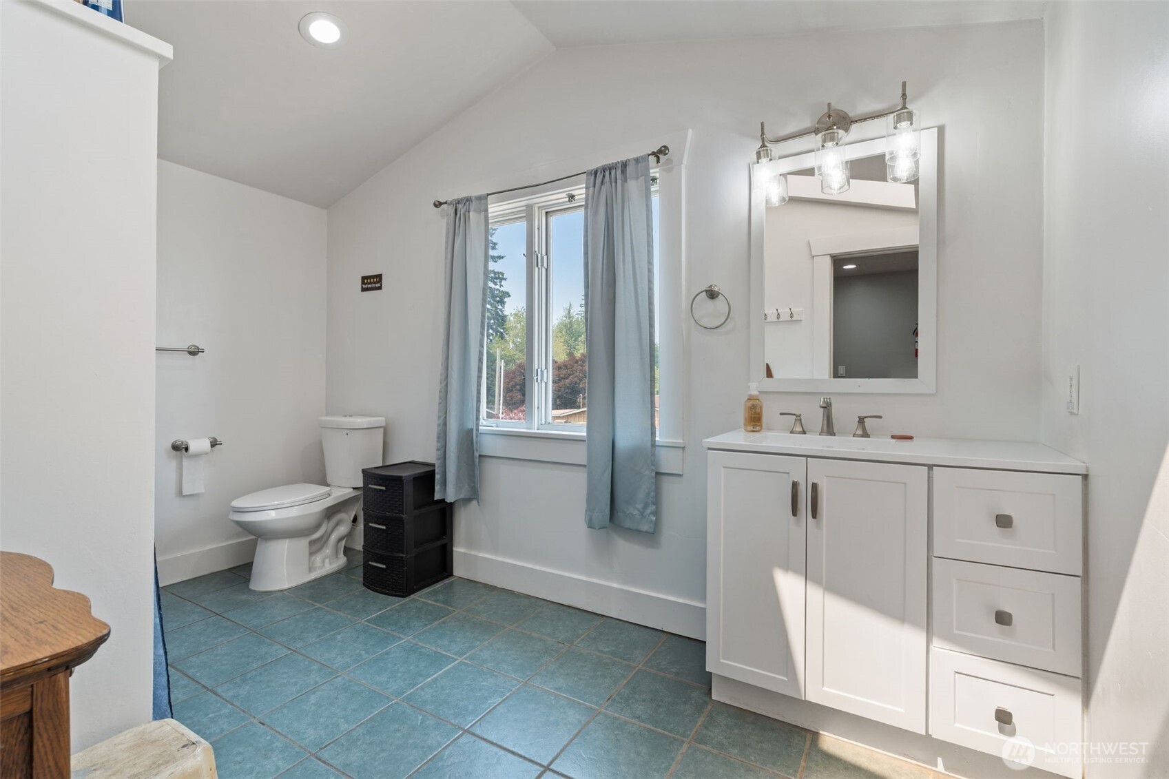 403 2nd Avenue Property Photo 19