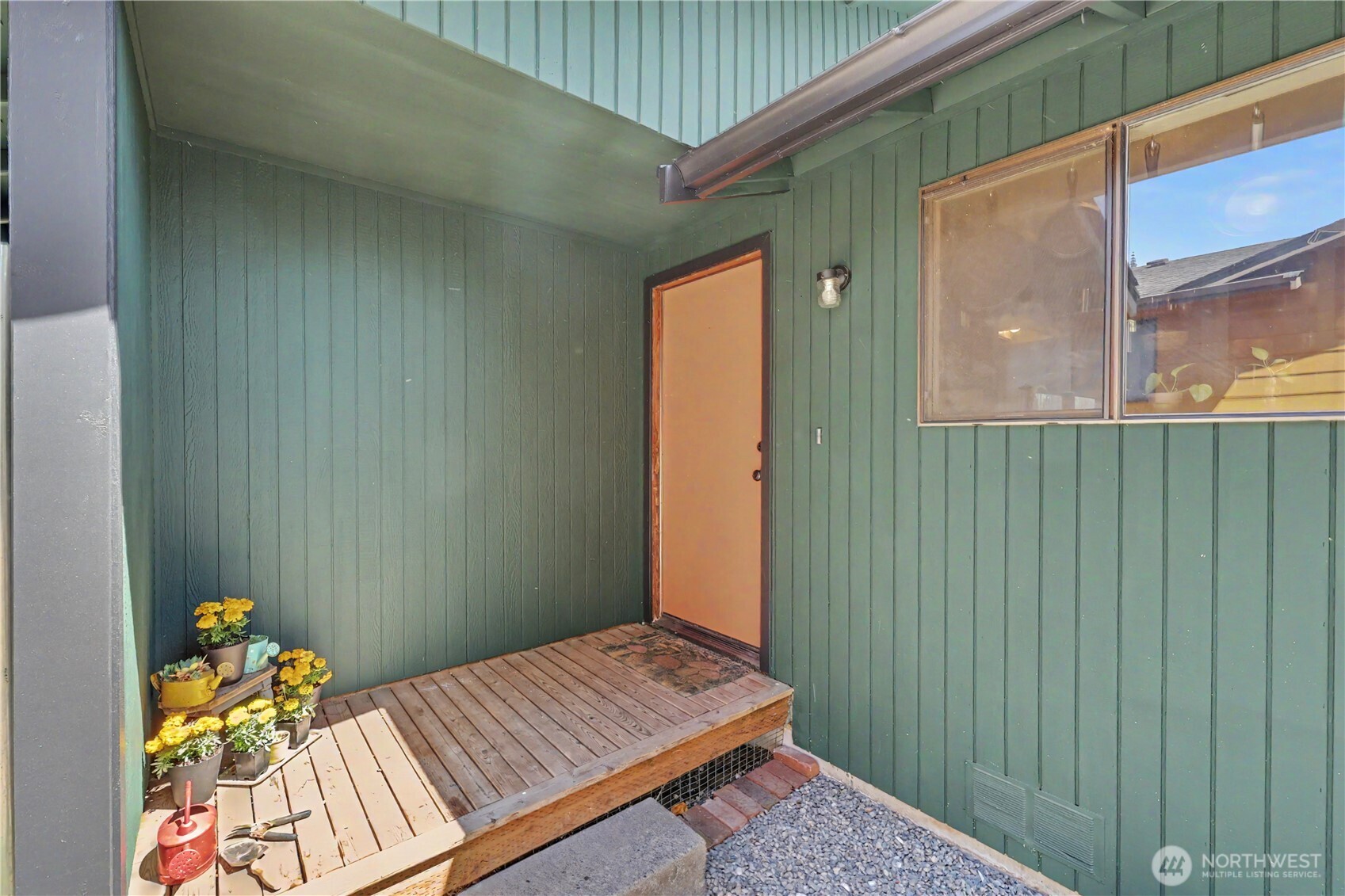 823 W 15th Street Property Photo 4