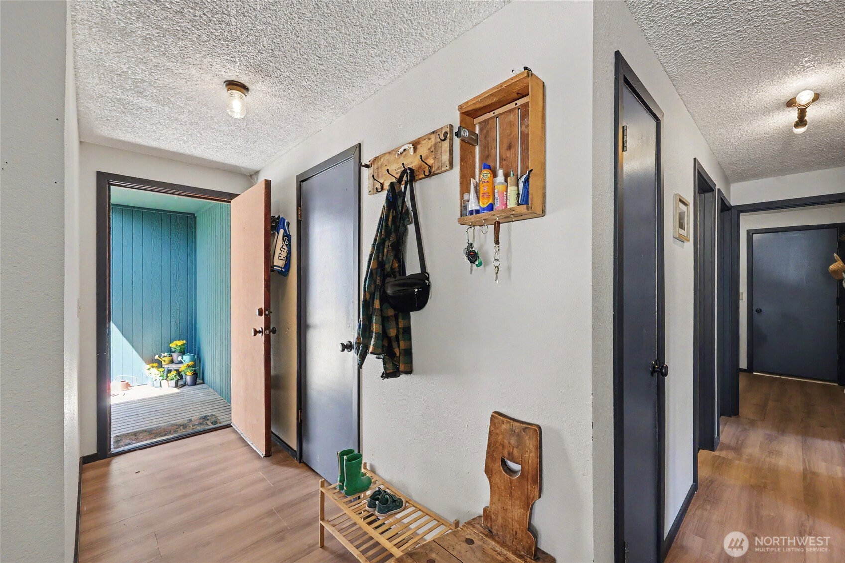 823 W 15th Street Property Photo 5