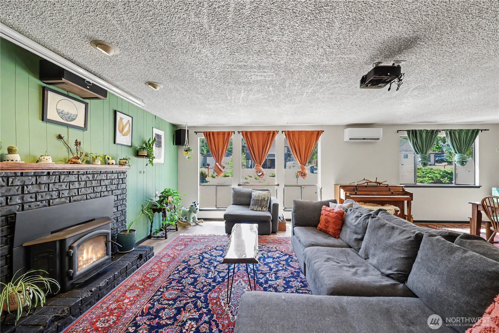 823 W 15th Street Property Photo 7