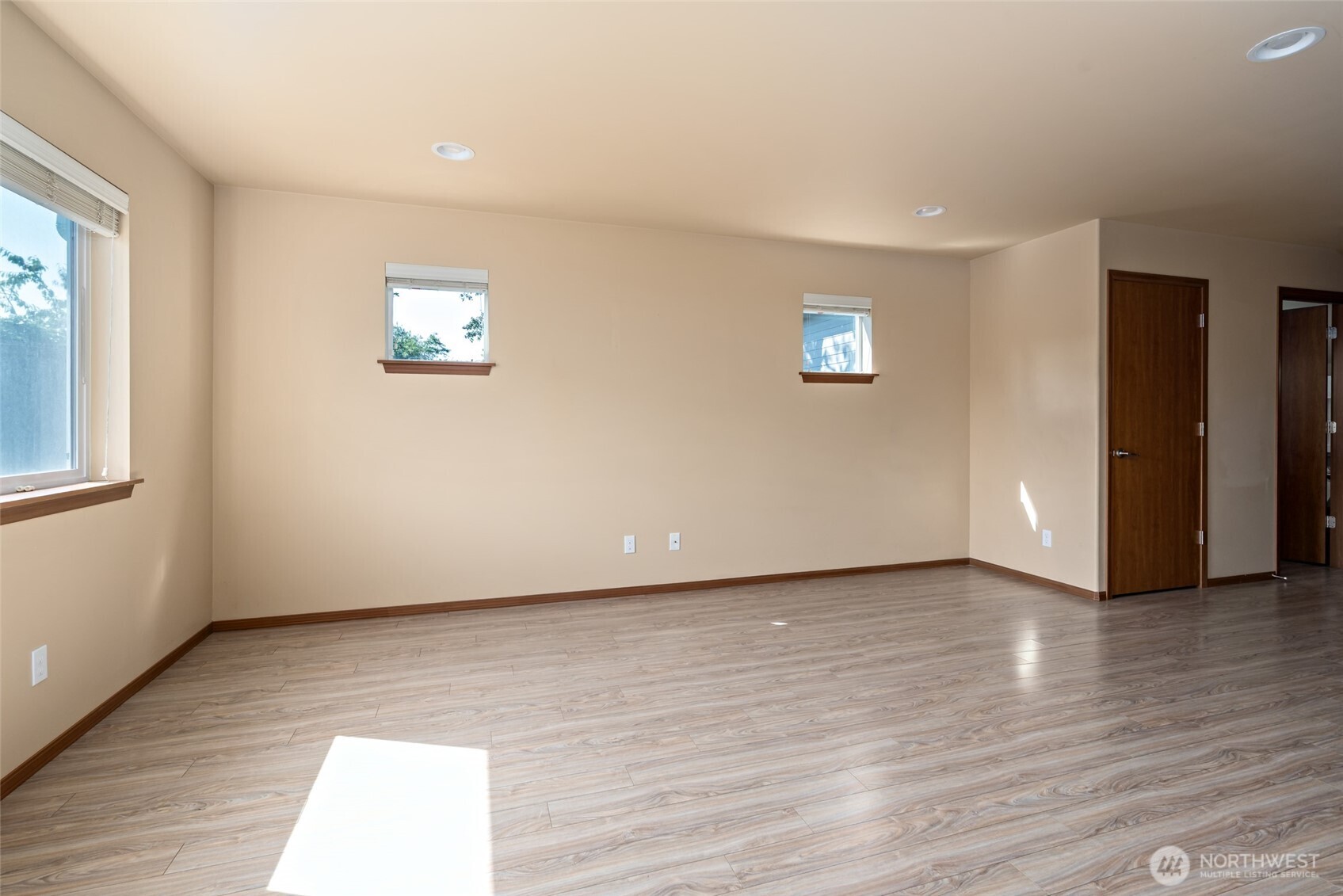 60 Ne Melrose Drive Property Photo 5