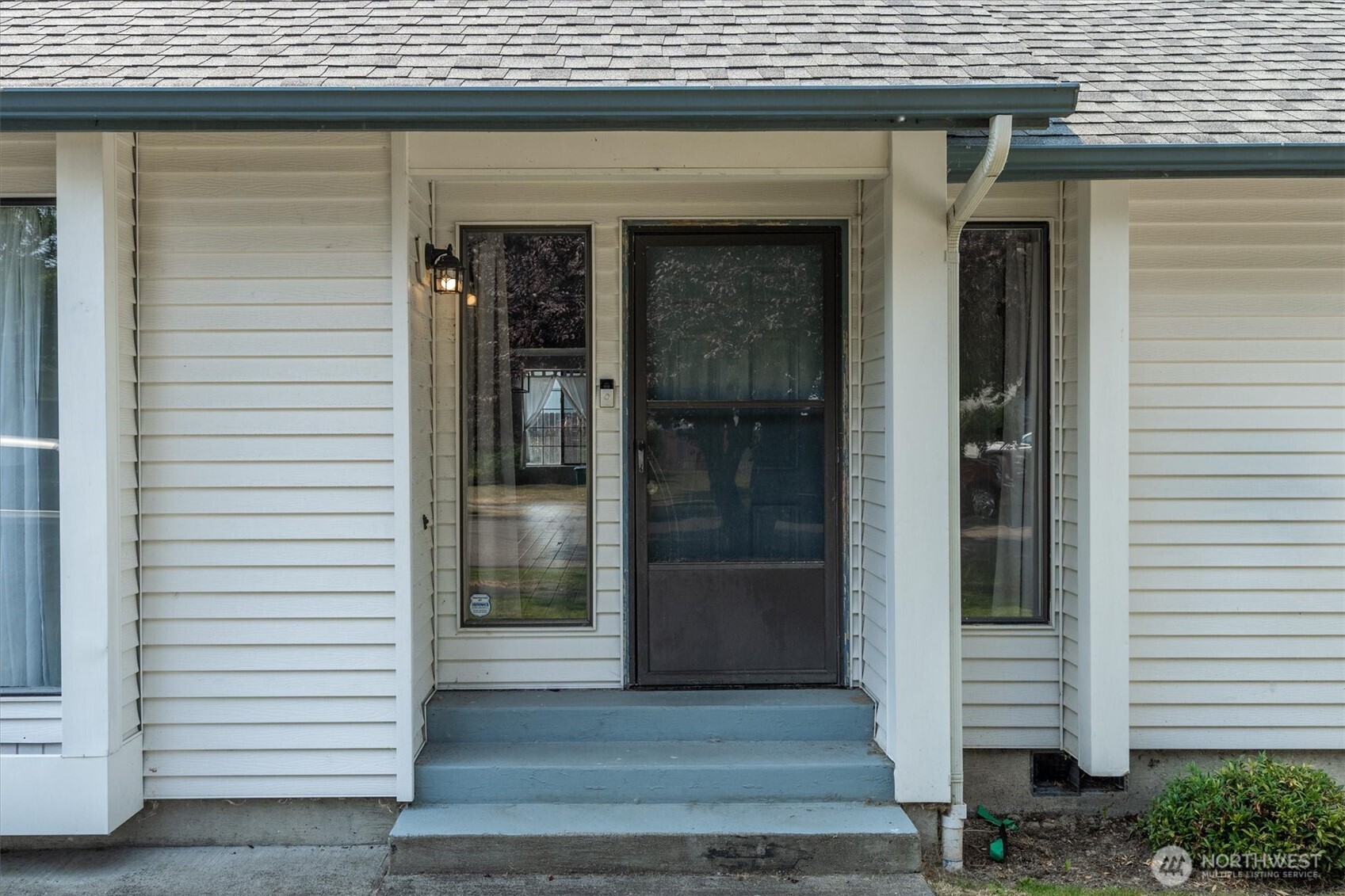 2427 Hickory Avenue Property Photo 3
