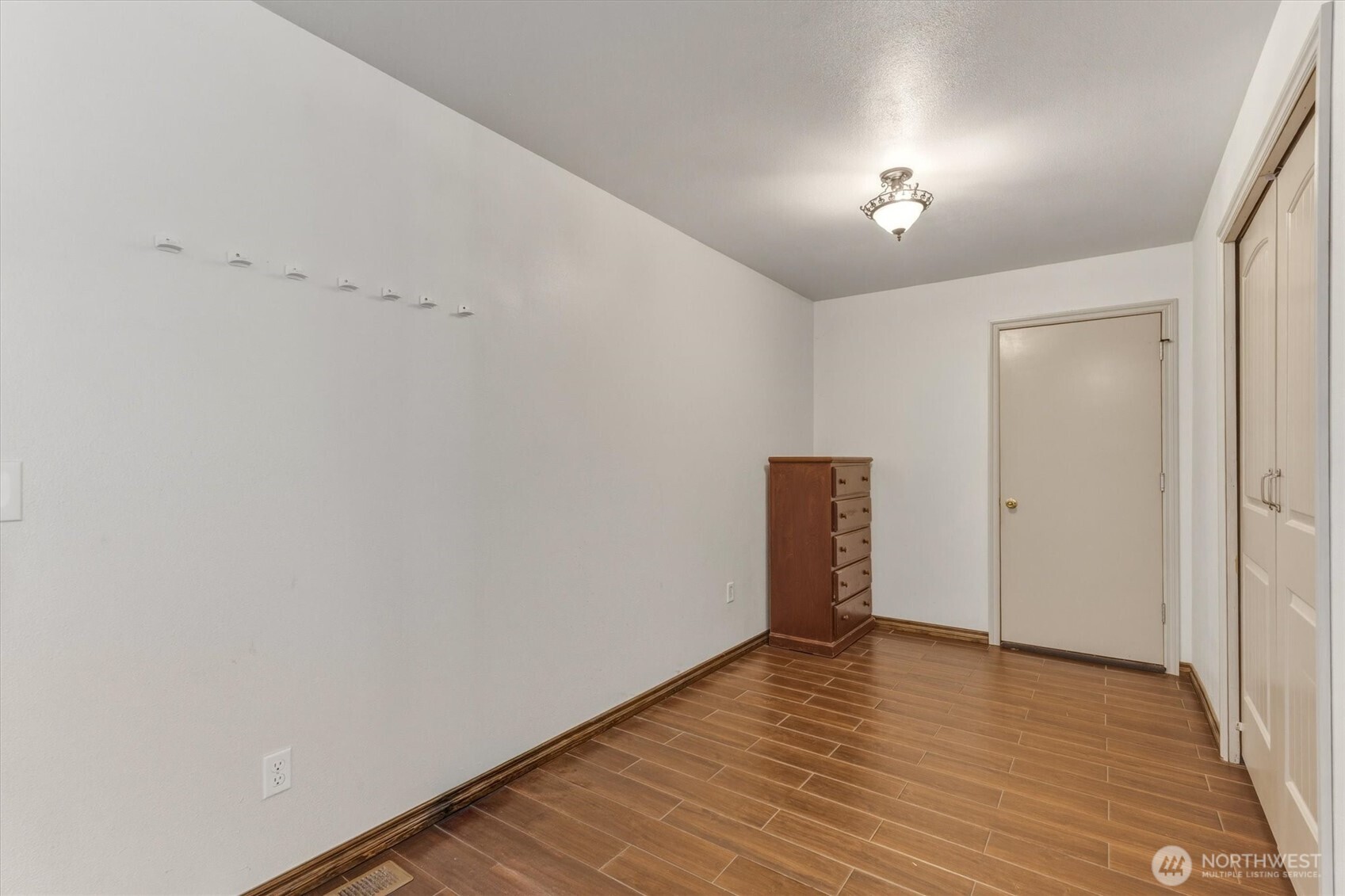 2427 Hickory Avenue Property Photo 8