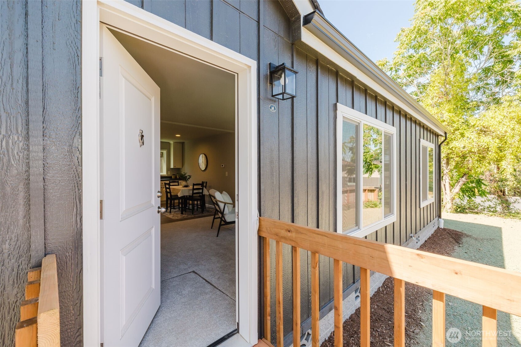 5212 5th Street Property Photo 3