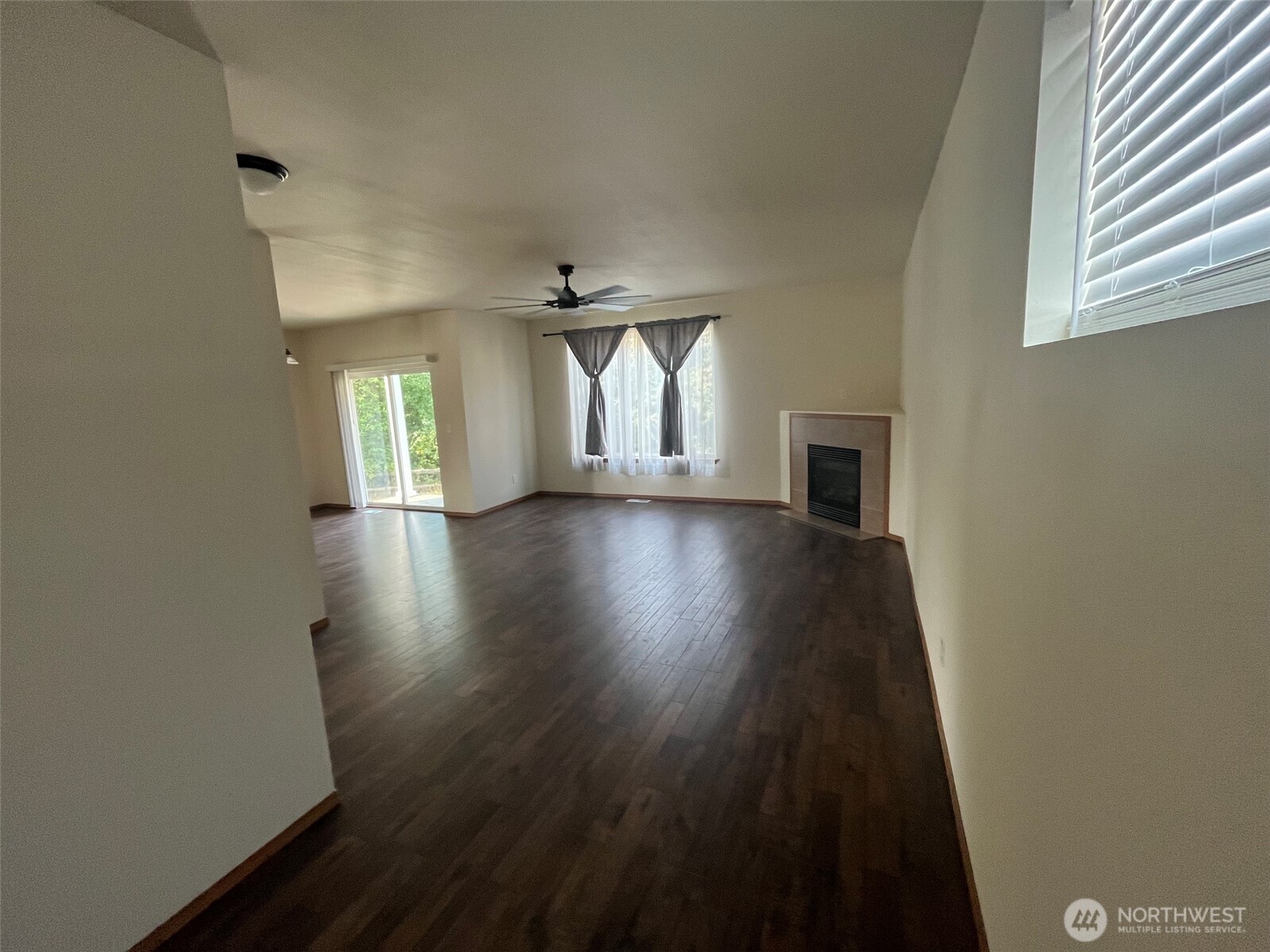 2215 190th Street Property Photo 4
