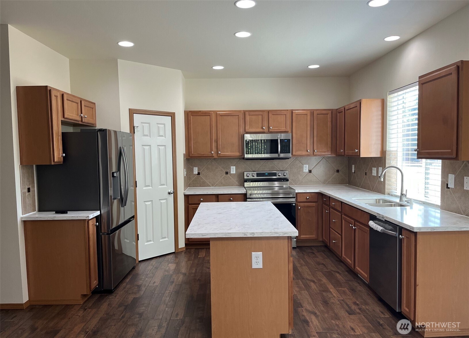 2215 190th Street Property Photo 7