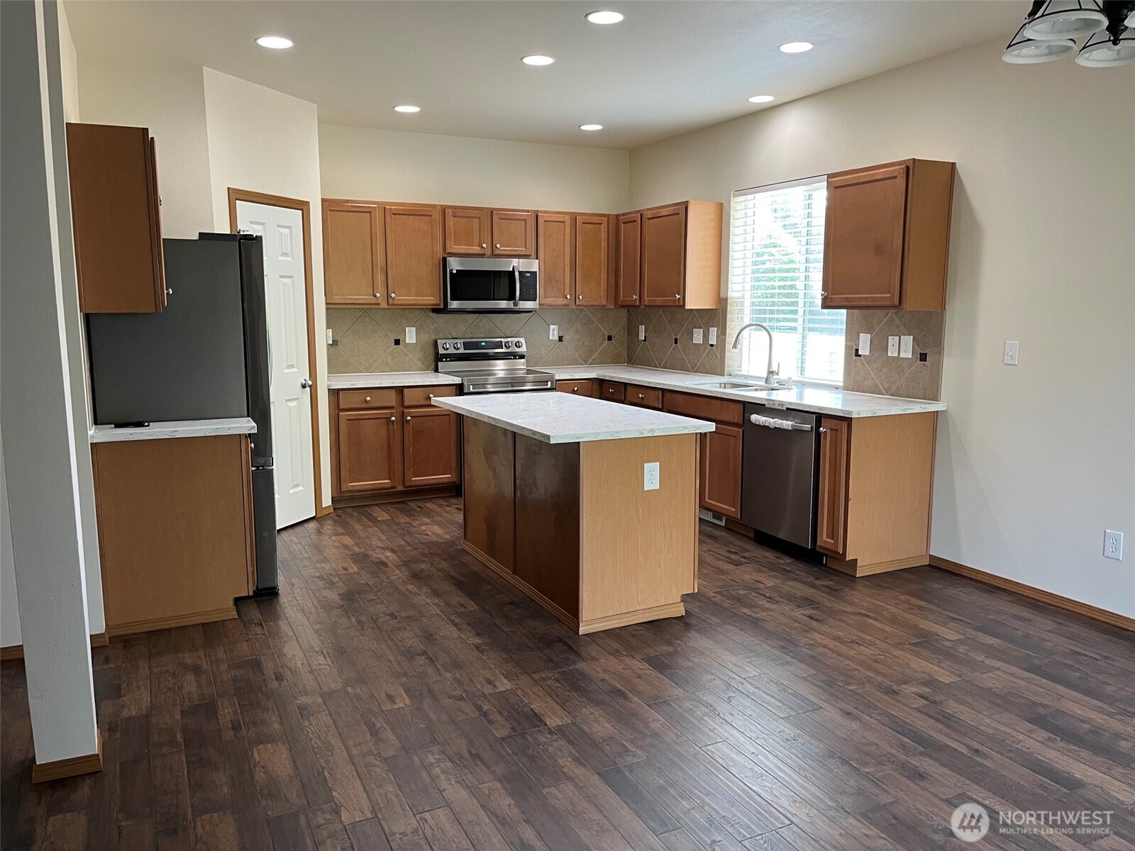 2215 190th Street Property Photo 8